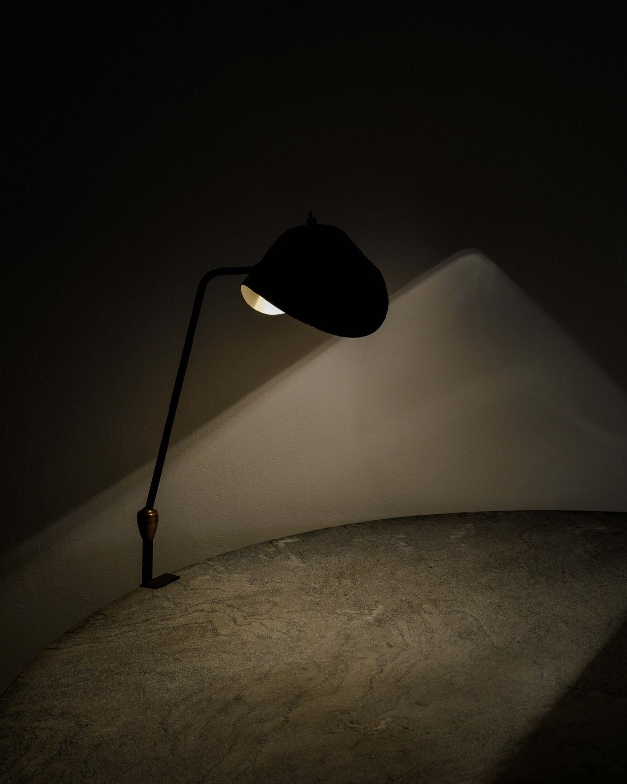 Original French Mid Century Black Agrafée Desk Clip Lamp Serge Mouille, 1950s photo Lighting