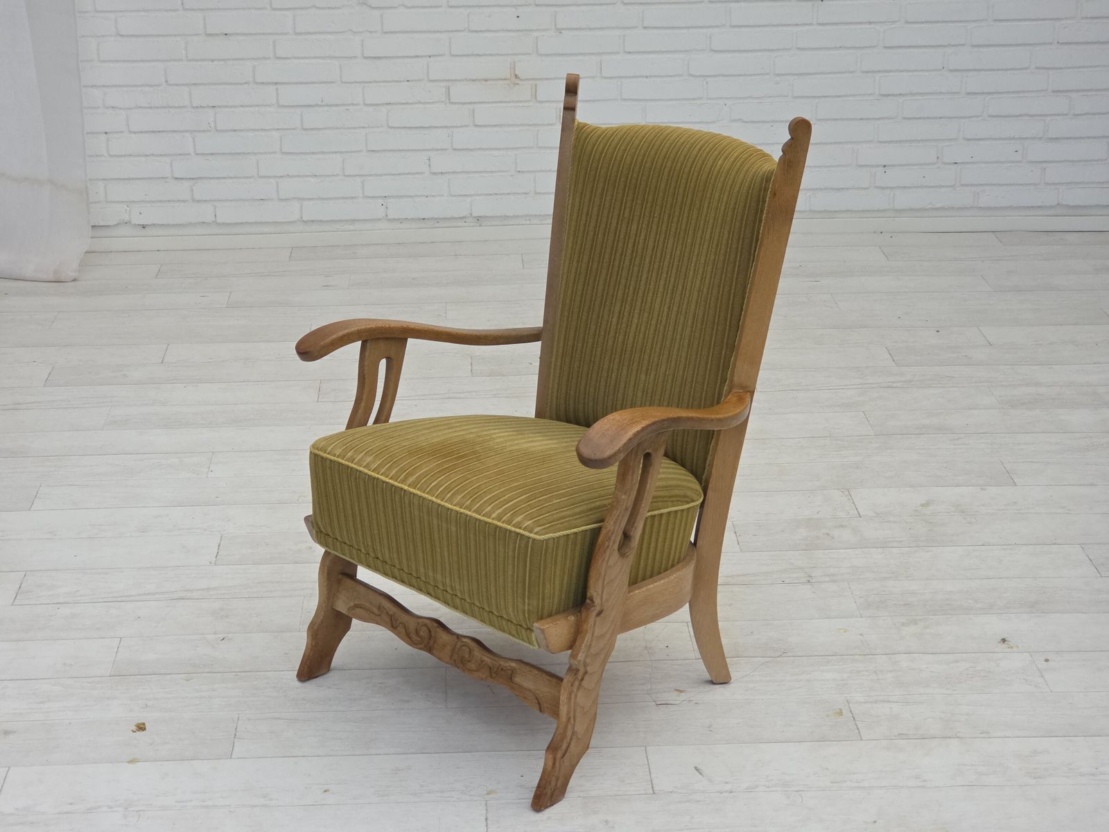 photo vinterior 1970s, Scandinavian Armchair, Cotton/Wool Fabric, Solid Oak Wood, Original Condition.