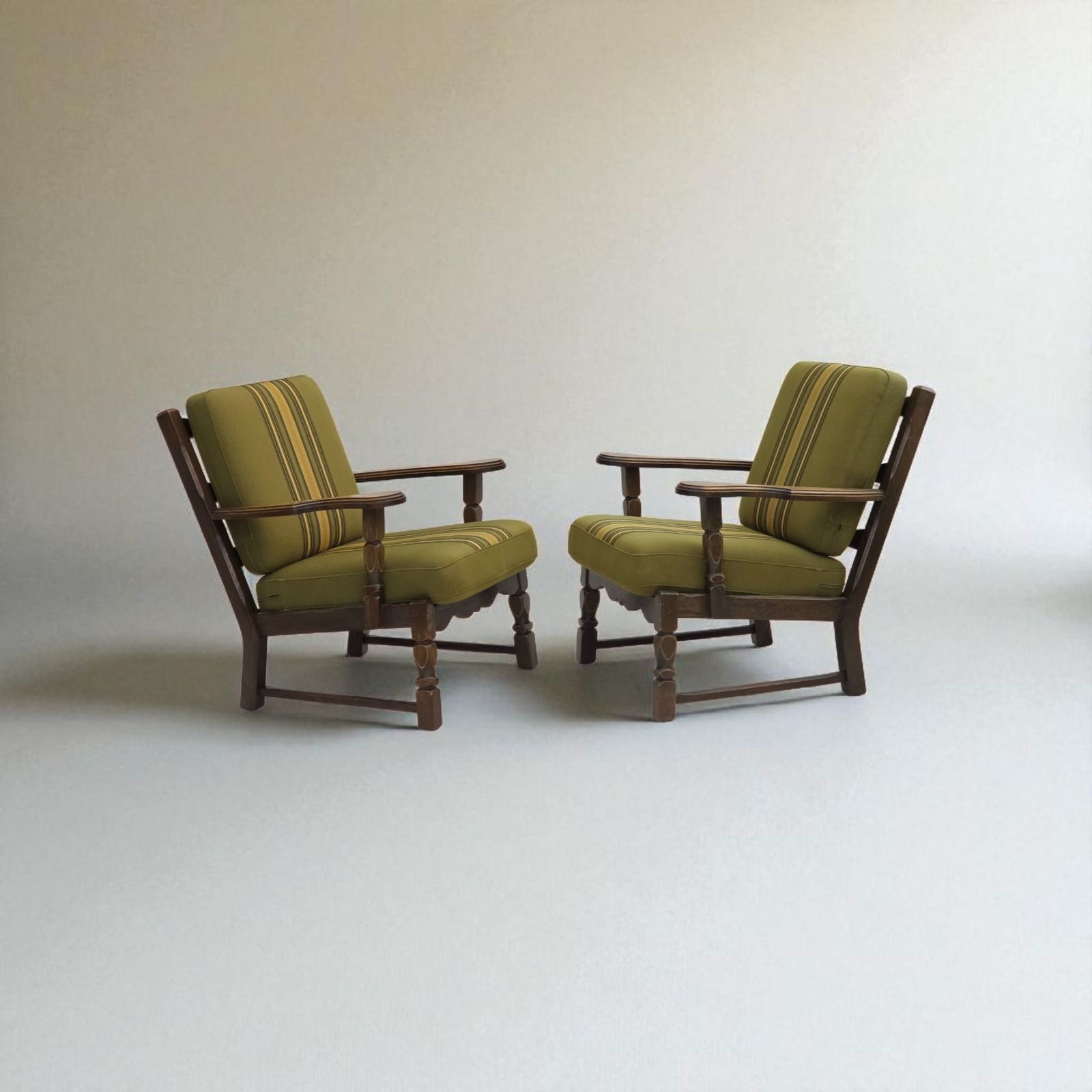 Ca. Jaren 1970, Paar Deense Fauteuils, Groene Meubelwol, Massief Eikenhout.