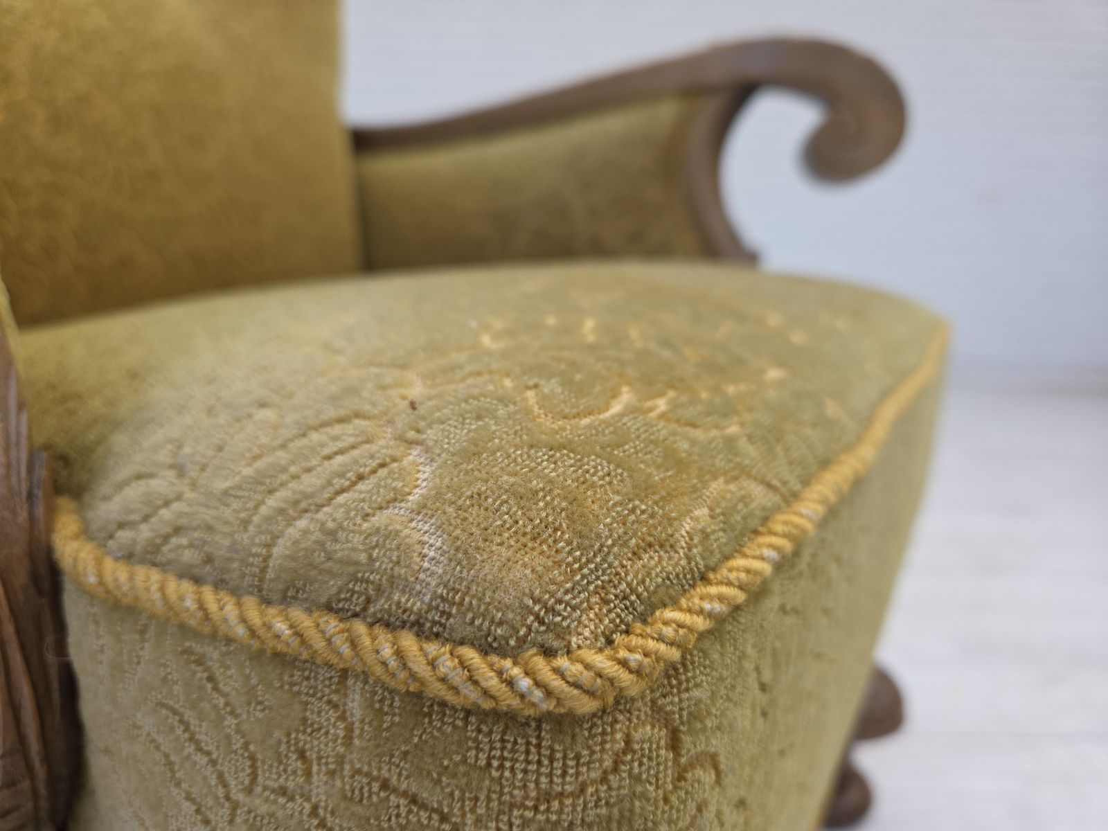 Ca. Jaren 1960, Deense Fauteuil Met Hoge Rug, Meubelbekleding Van Katoen/Wol, Massief Eikenhout. photo furniture