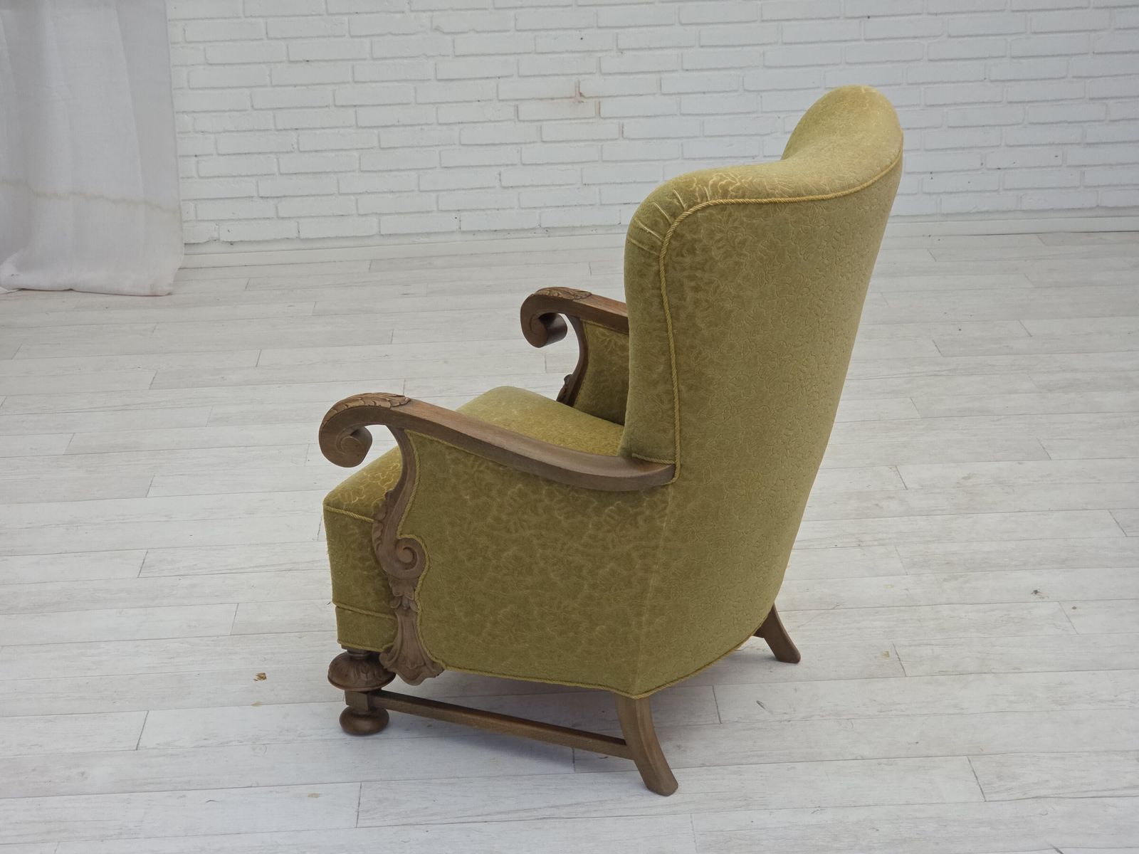 photo vinterior Ca. Jaren 1960, Deense Fauteuil Met Hoge Rug, Meubelbekleding Van Katoen/Wol, Massief Eikenhout.