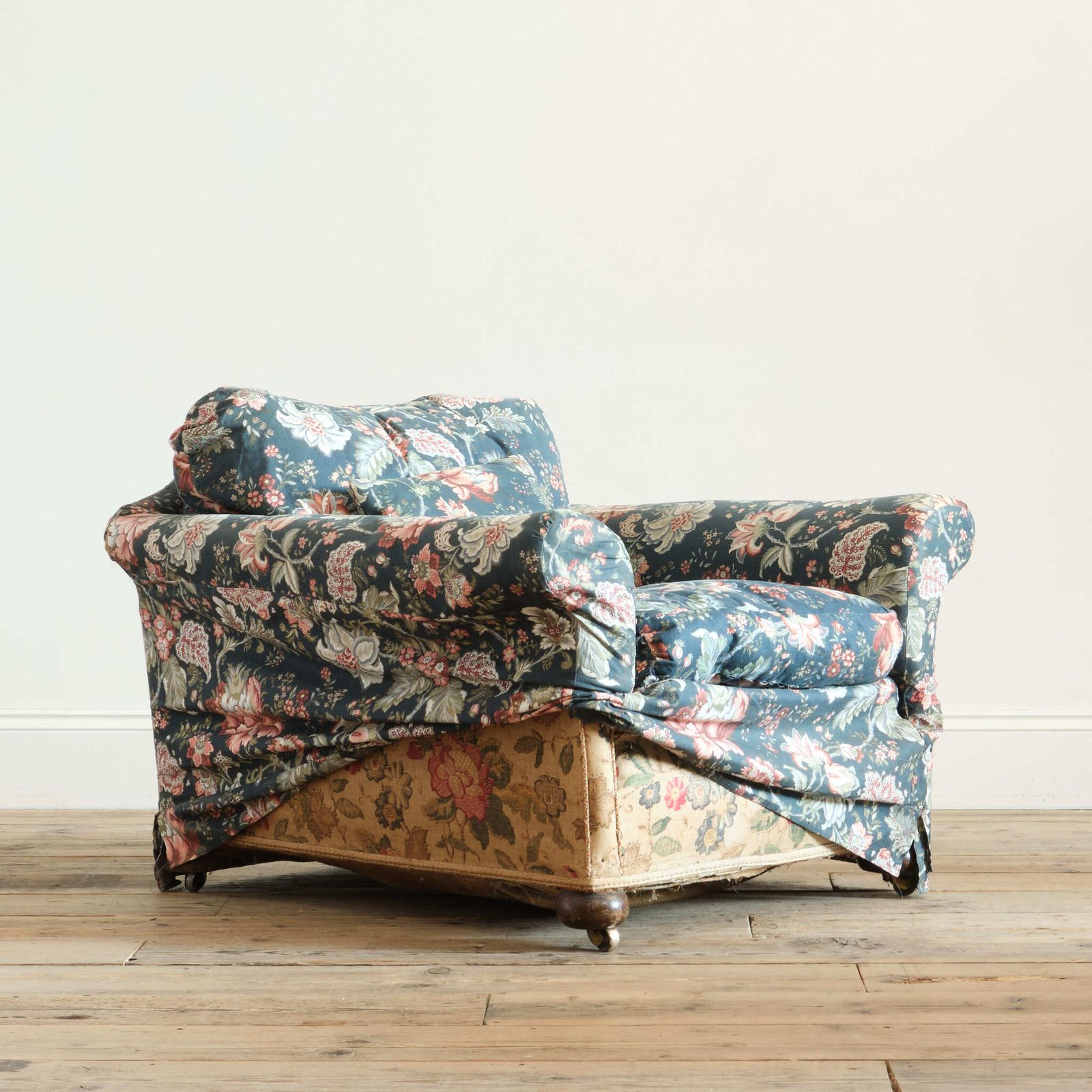 Large Deep Seated Country House Armchair photo vinterior