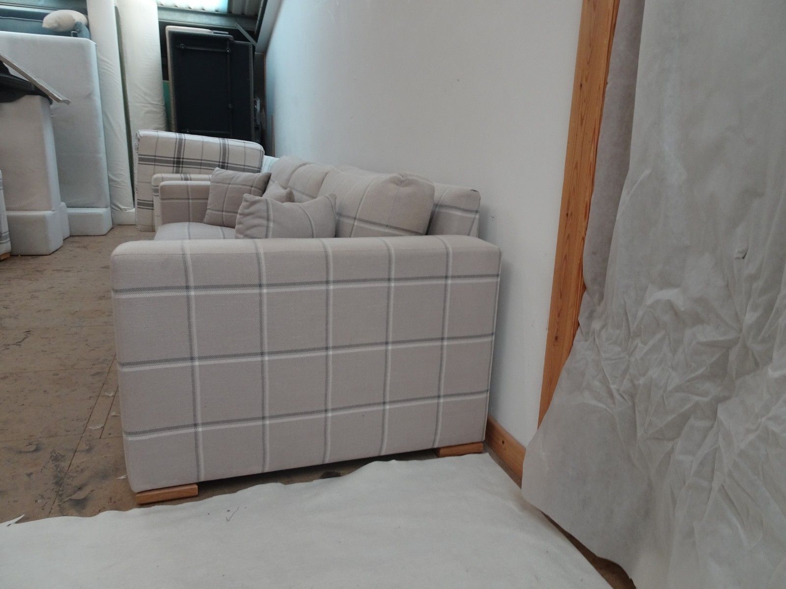 photo furniture George Smith Large Square Arm Sofa In Soft Grey Check In Good Condition