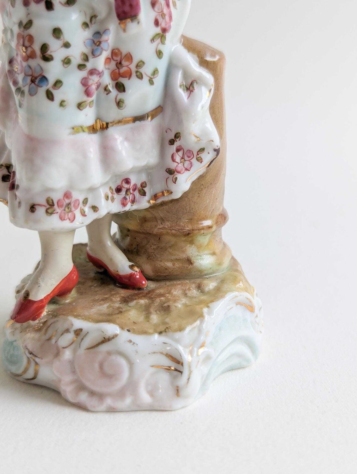 1880s Triebner, Ens & Eckert Figurine Of Woman Gathering Mushrooms, Highly Collectable Antique German Porcelain Figurine photo vinterior