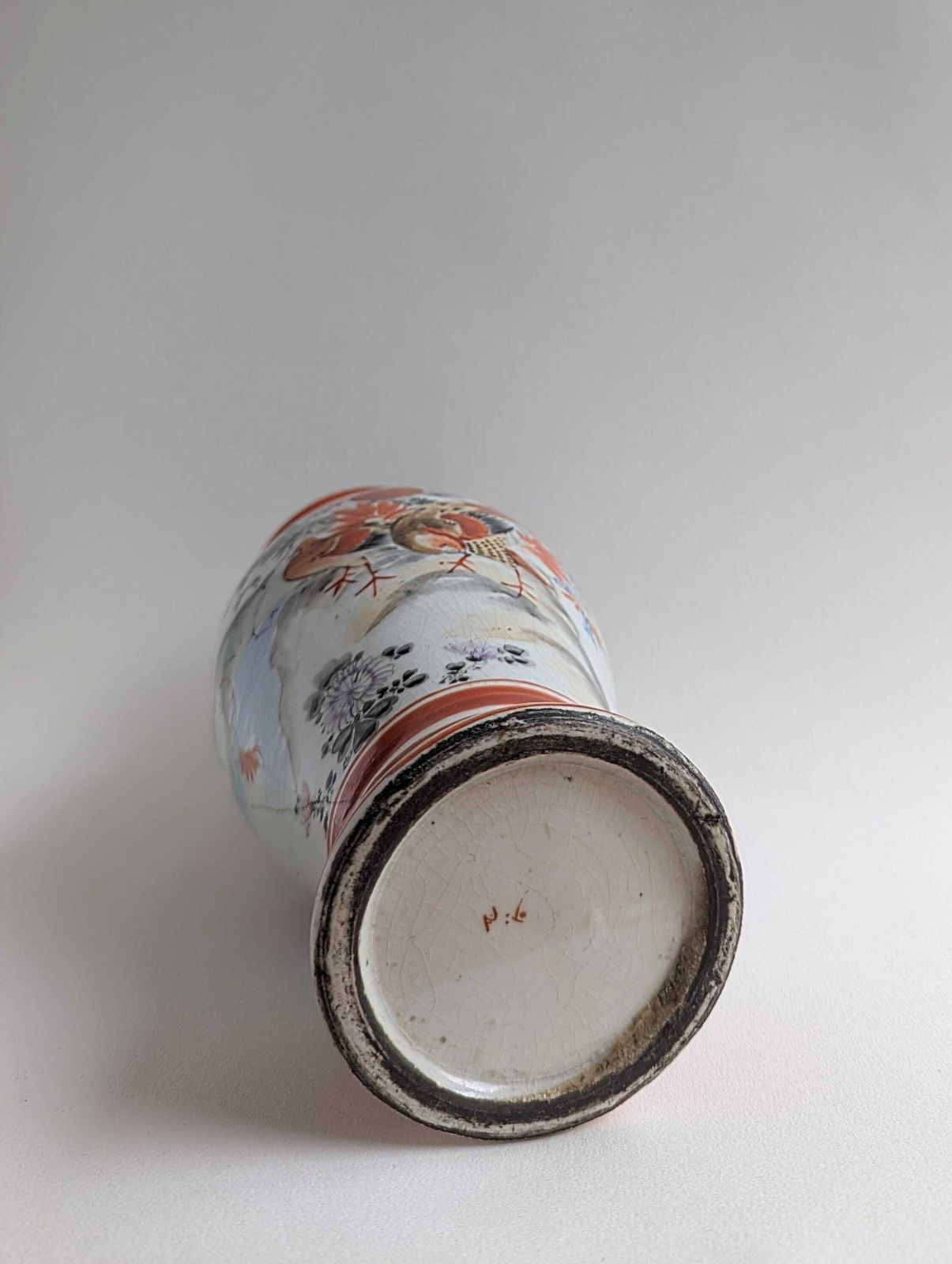 photo furniture 19th Century Red Japanese Meiji Kutani Vase, Hand Painted Gilt Porcelain