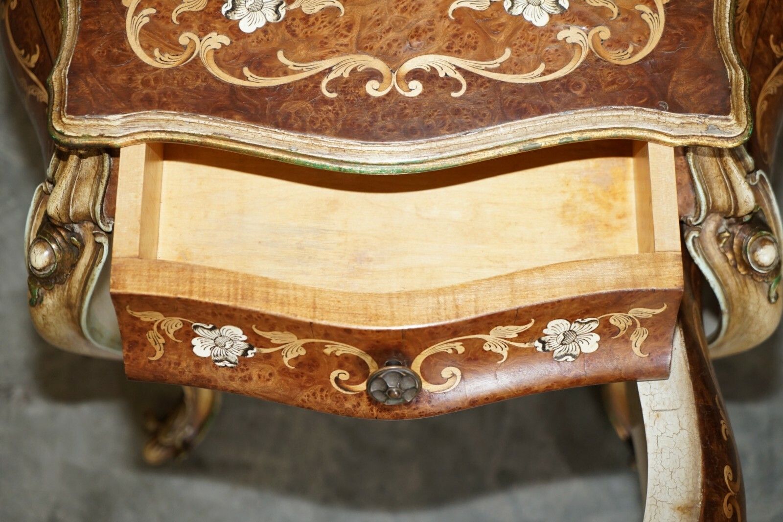photo furniture Fine Pair Of Italian Marquetry Inlaid Burr Walnut Bedside Bombe Chest Of Drawers