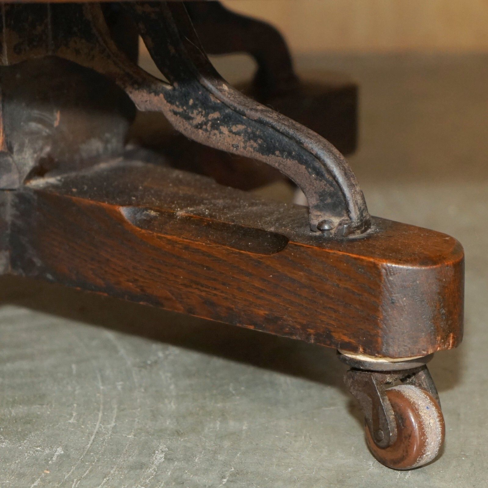 photo vinterior Extra Large Unique Antique Victorian Art Nouveau Hand Carved Revolving Bookcase