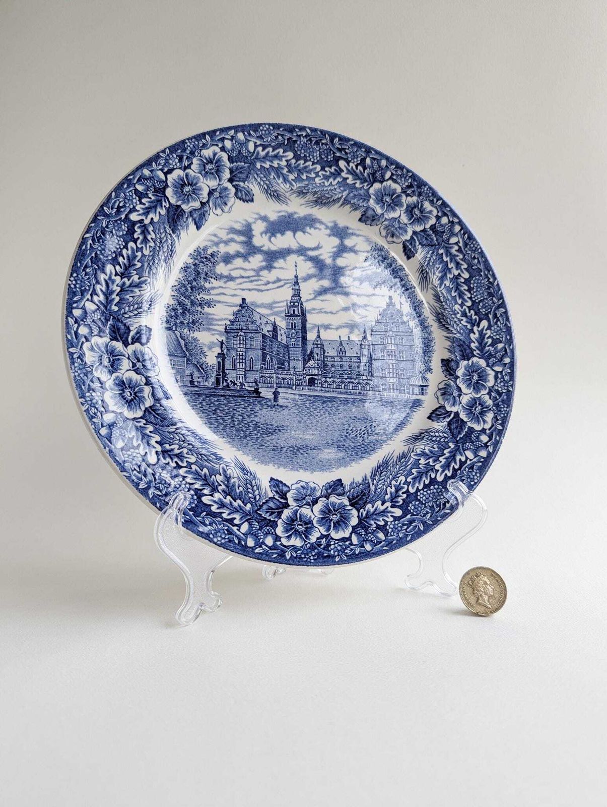 Set Of Five 1978 Castle Dinner Plates, Vintage Danish Blue And White 'Frederiksborg Slot' Design photo furniture