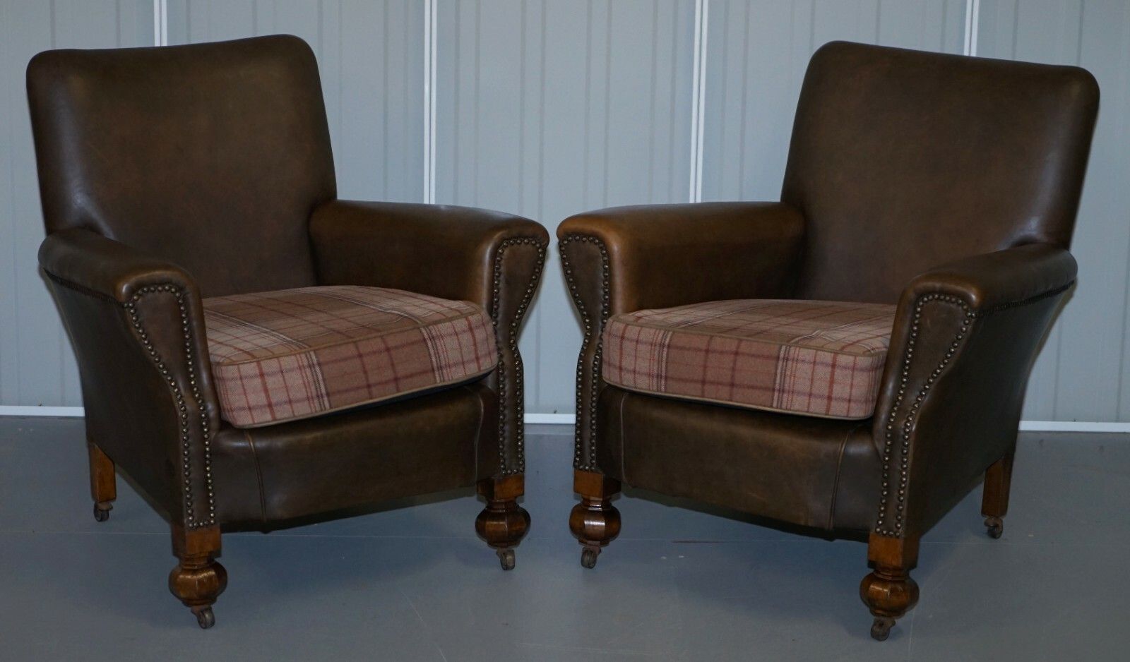 Edwardian Walnut Brown Leather Three Piece Sofa, Armchairs Suite Tartan Cushions photo vintage