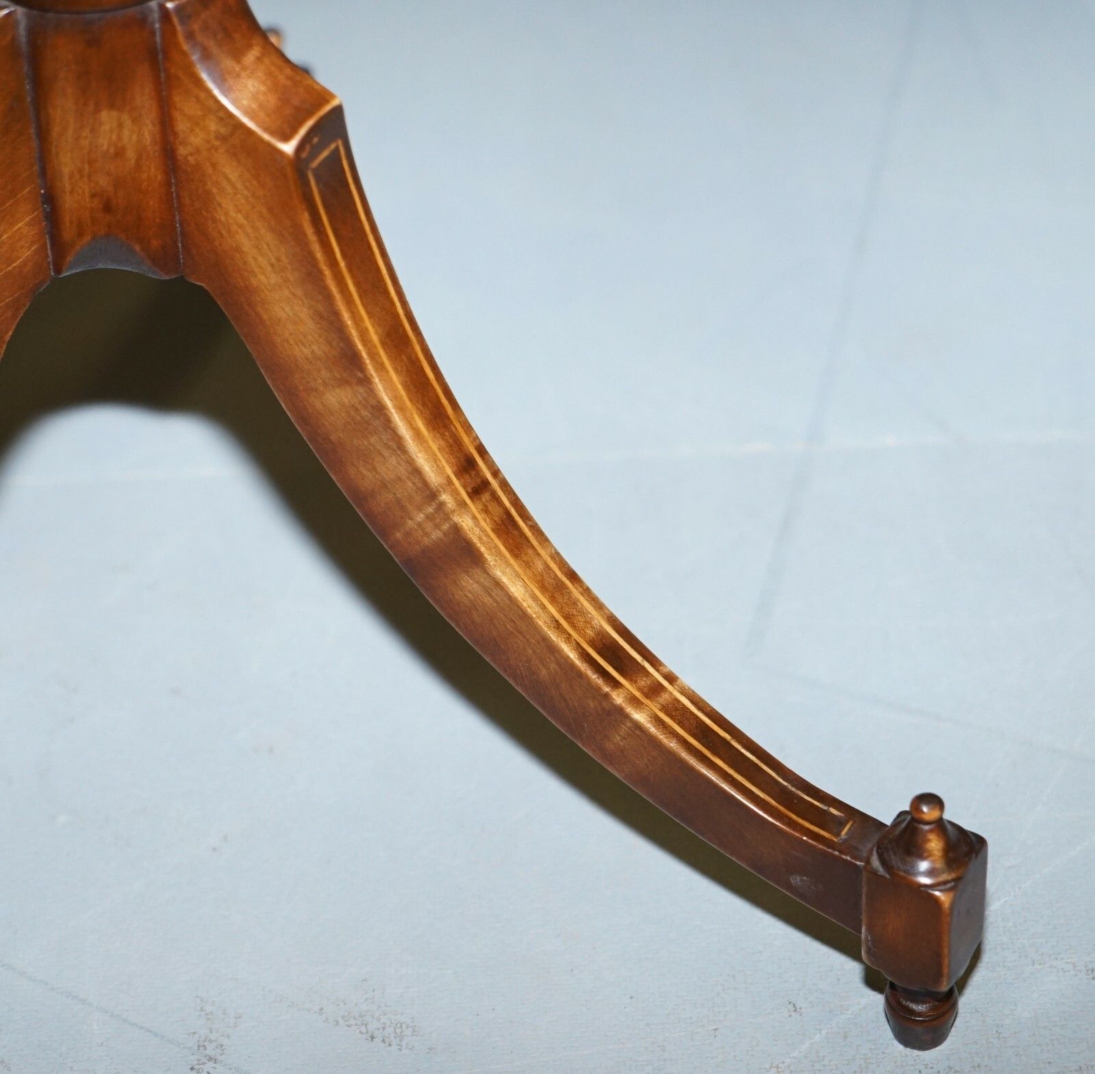 photo furniture Pair Of Vintage Flamed Walnut & Inlaid Regency Style Tripod Side End Lamp Tables