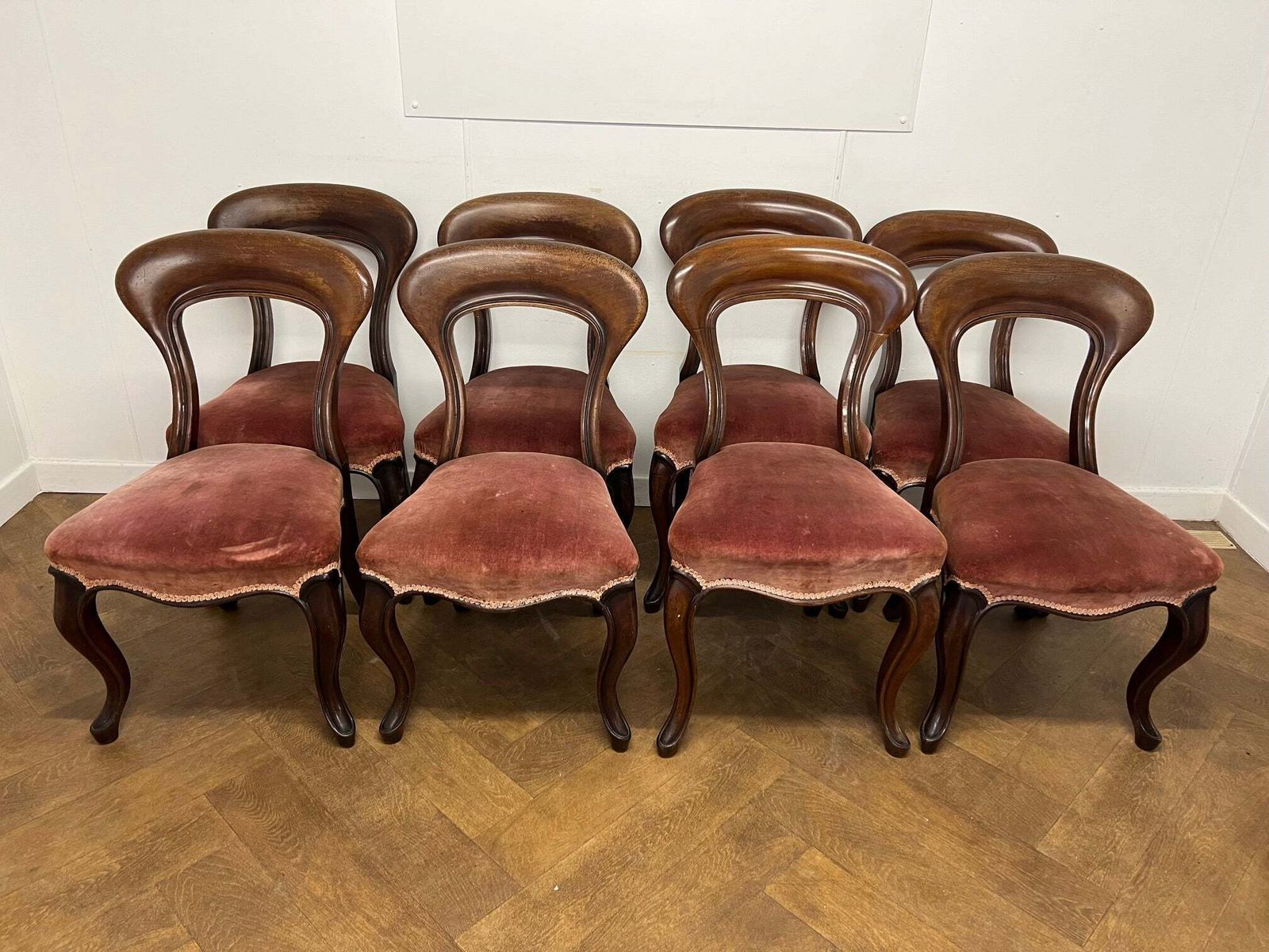 A Set Of 8 Victorian Mahogany Hoop Back Dining Chairs With Cabriole Legs photo vinterior