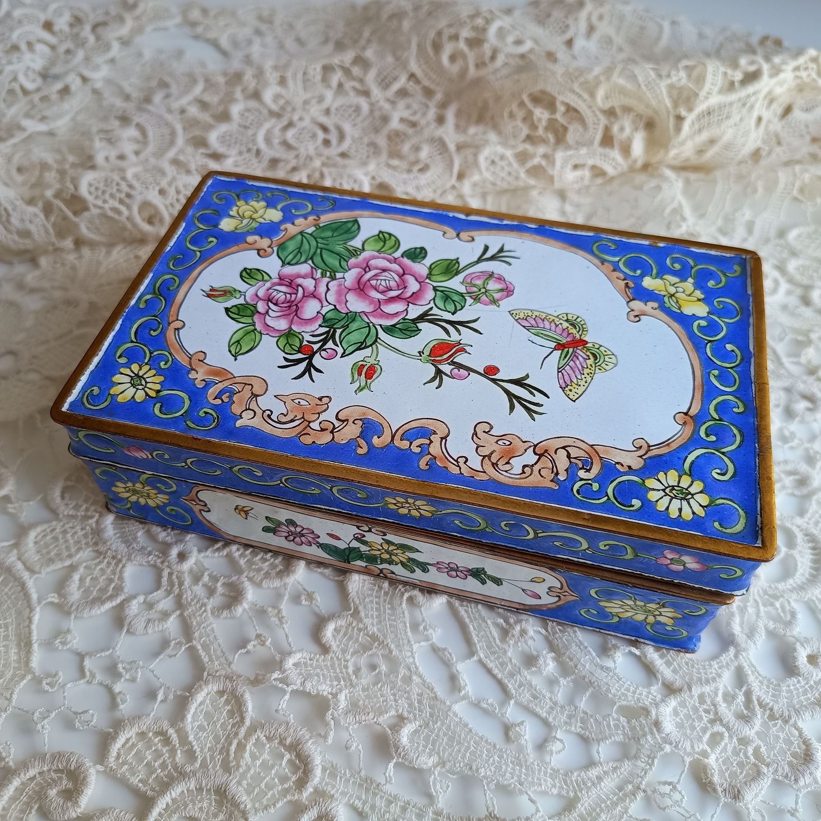Early 20th Century Chinese Republic Export Canton Enamel Jewellery Or Stationery Box, Hand Painted Vitrious Enamel With Flowers And Butterflies photo vintage