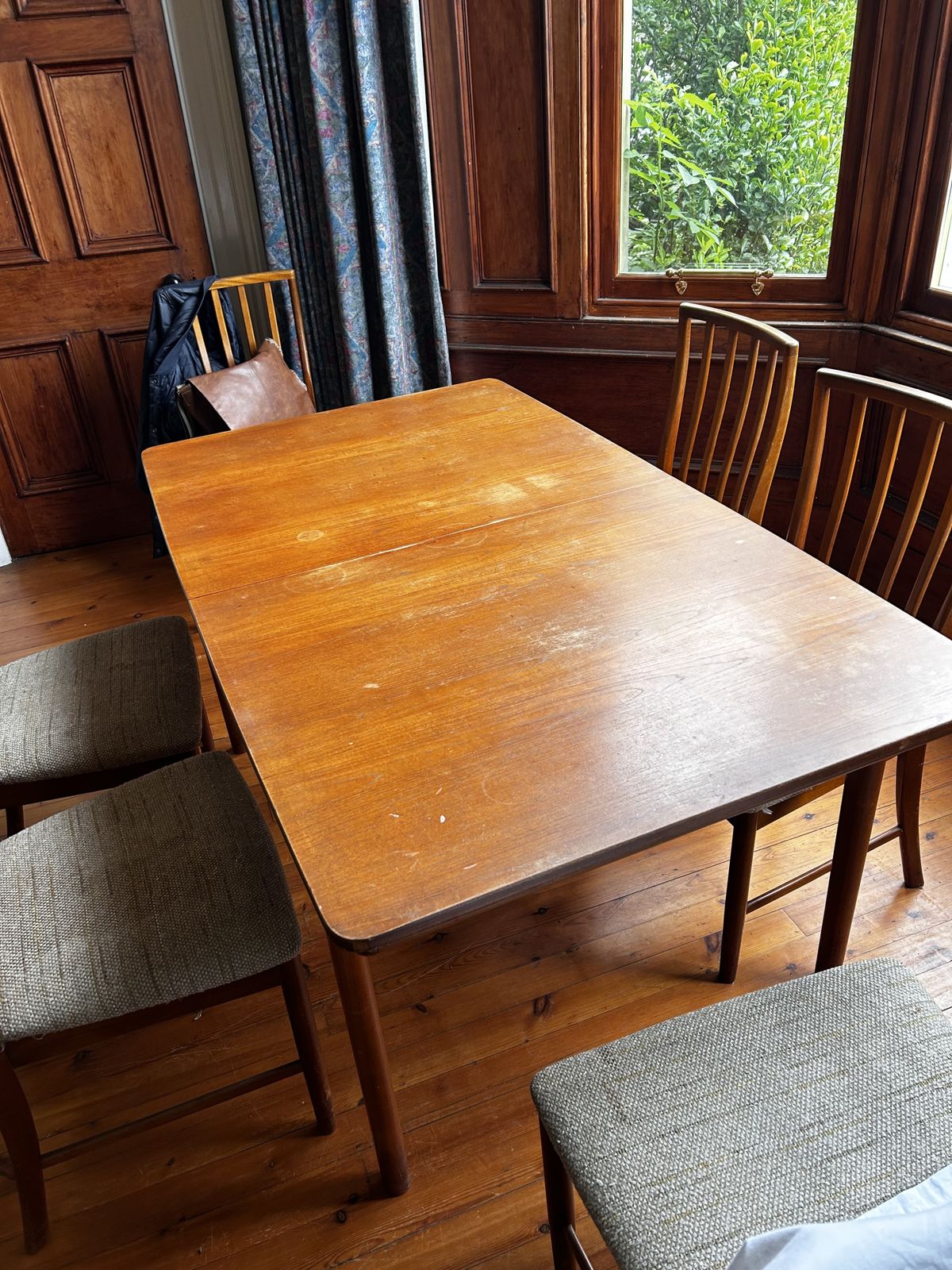 photo furniture McIntosh T3 Extending Dining Table And 6 Chairs