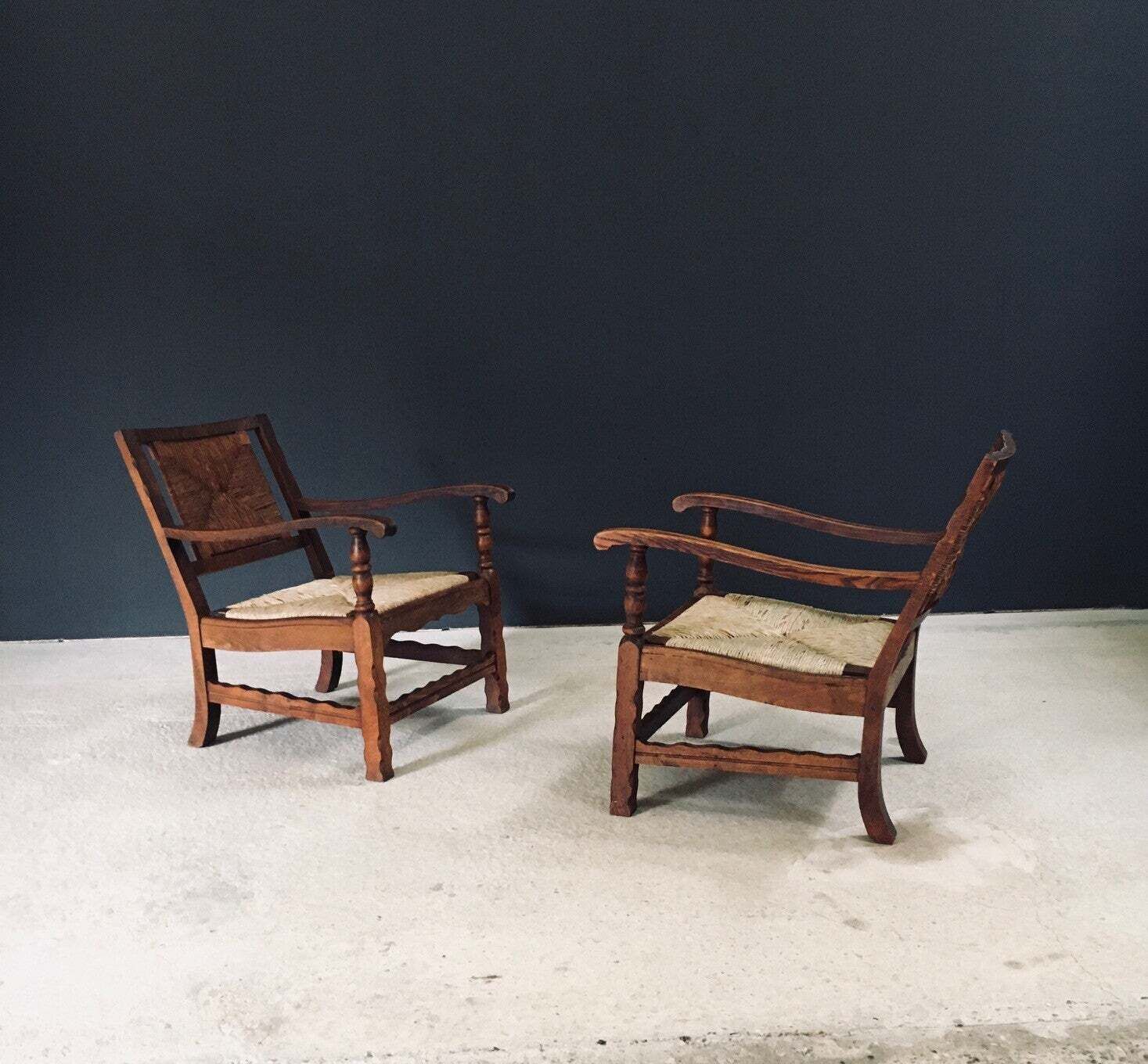 Arts & Crafts Handgemaakte Lage Lounge Fauteuils, België Jaren 1920 / 2 photo buy