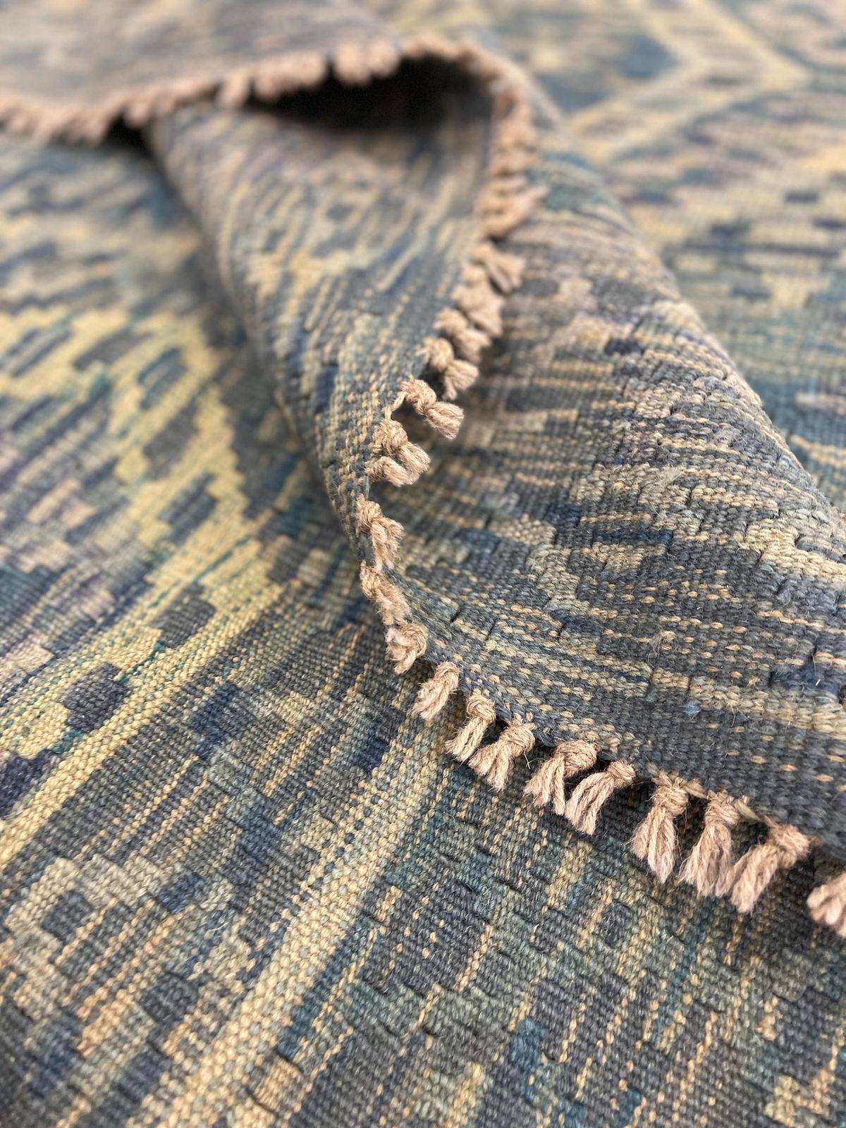 photo furniture Geometric Kilim Rug: Contemporary Wool Flatweave Carpet (6'5" X 4'2")