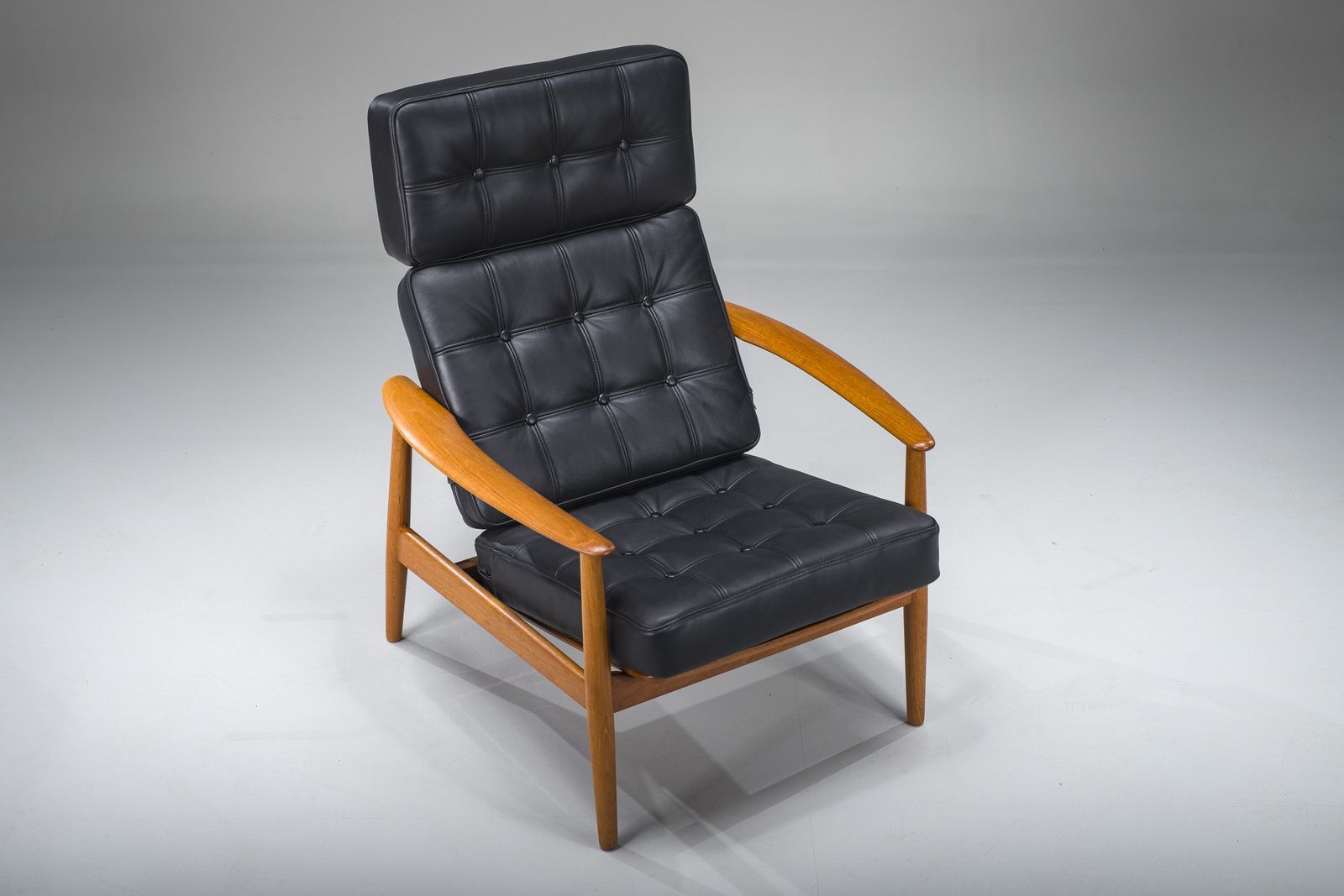 photo for sale Armchair With Model Fd 164 Frame By Arne Vodders And Model 118 Armrests By Grete Jalks In Teak And Black Leather, Denmark, 1960s