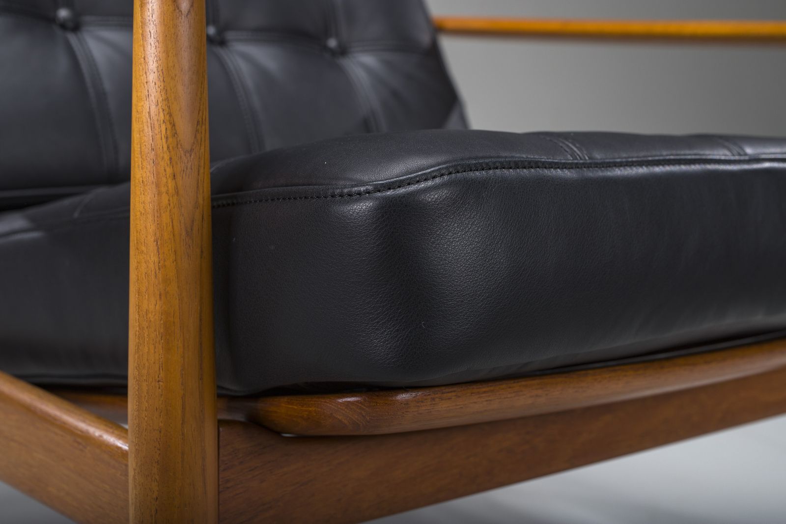 3029.0 Armchair With Model Fd 164 Frame By Arne Vodders And Model 118 Armrests By Grete Jalks In Teak And Black Leather, Denmark, 1960s photo