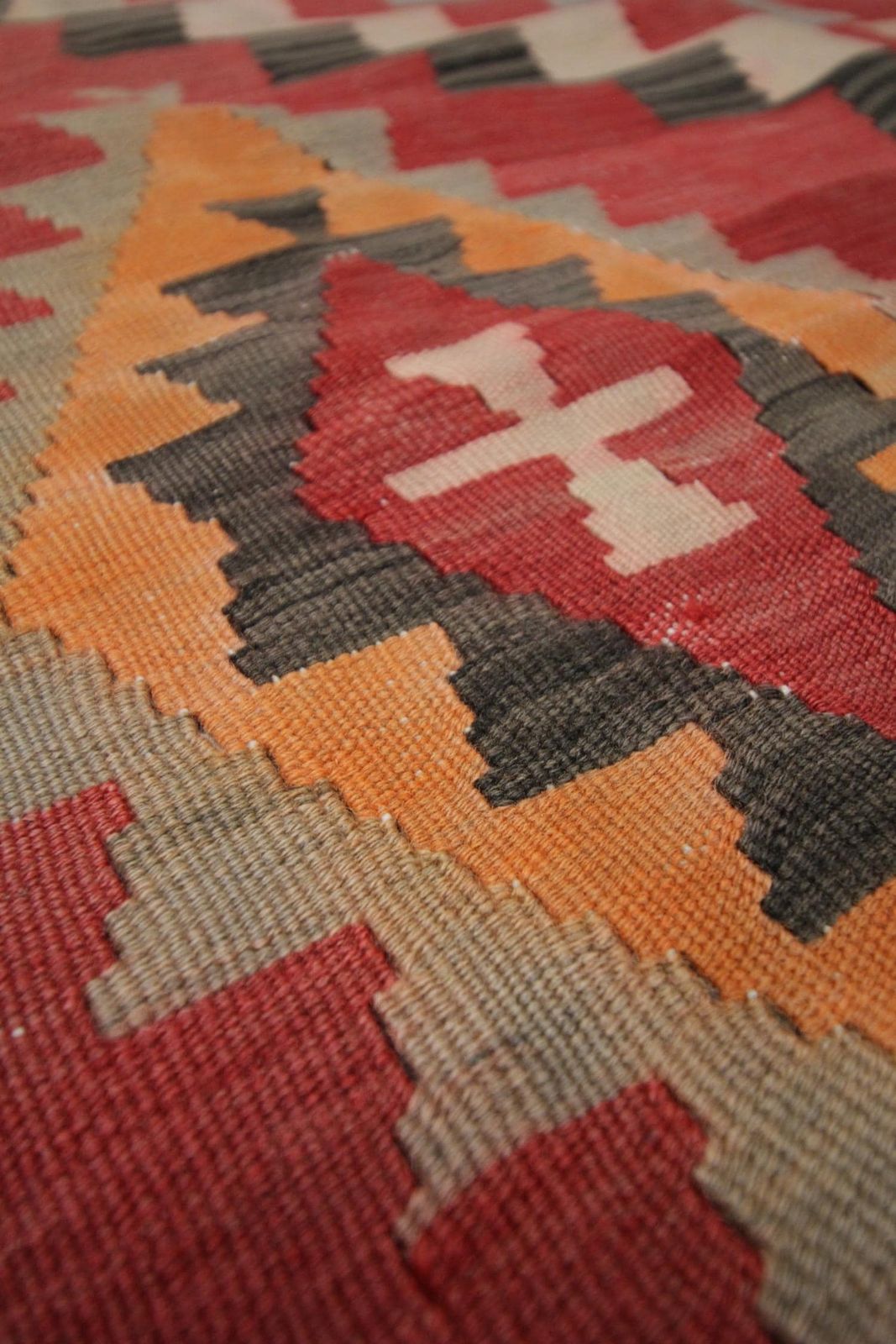1980s Vintage Kilim Rug: Handmade Wool Tribal Flatweave (9'5" X 4'11") photo Textiles