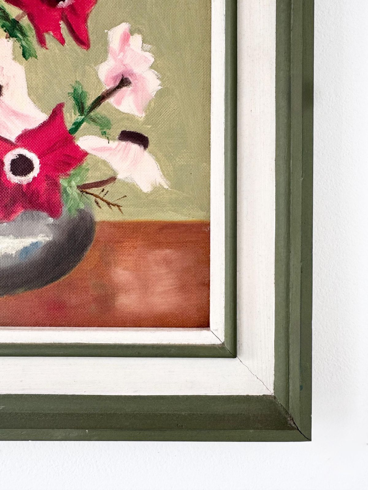 Vintage Framed Floral Paiting, Original Oil On Canvas Painting photo furniture