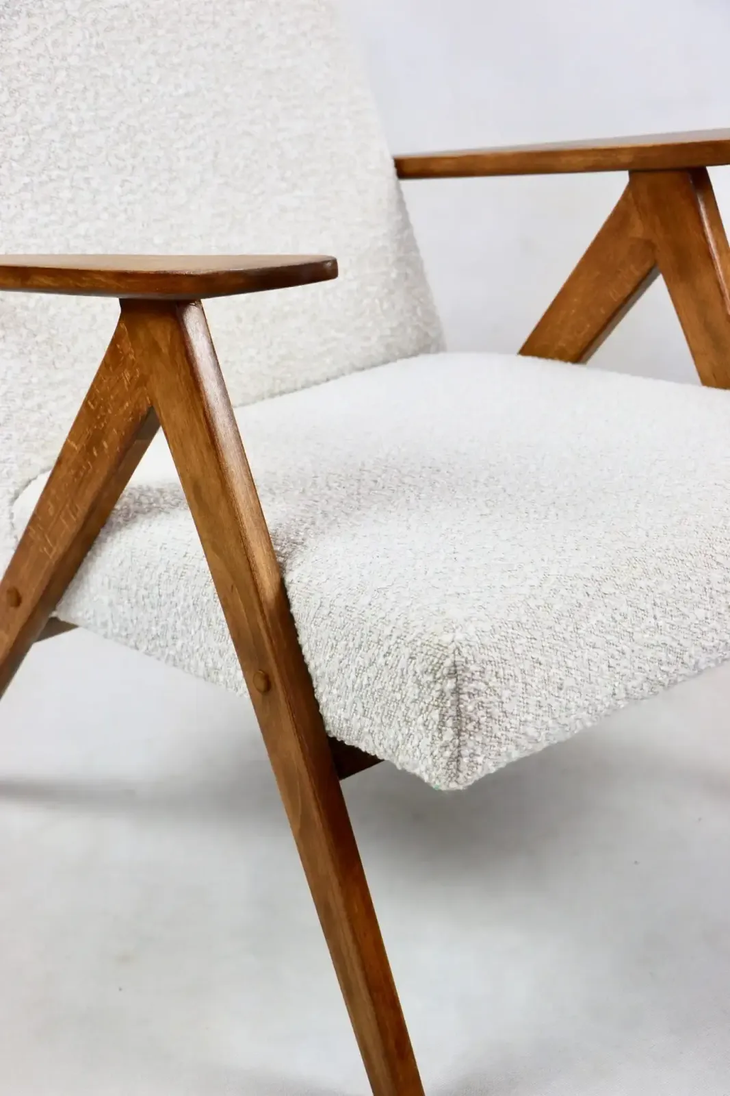 photo for sale Vintage B 310 Var Armchair, White Bouclé Structure, 1970s