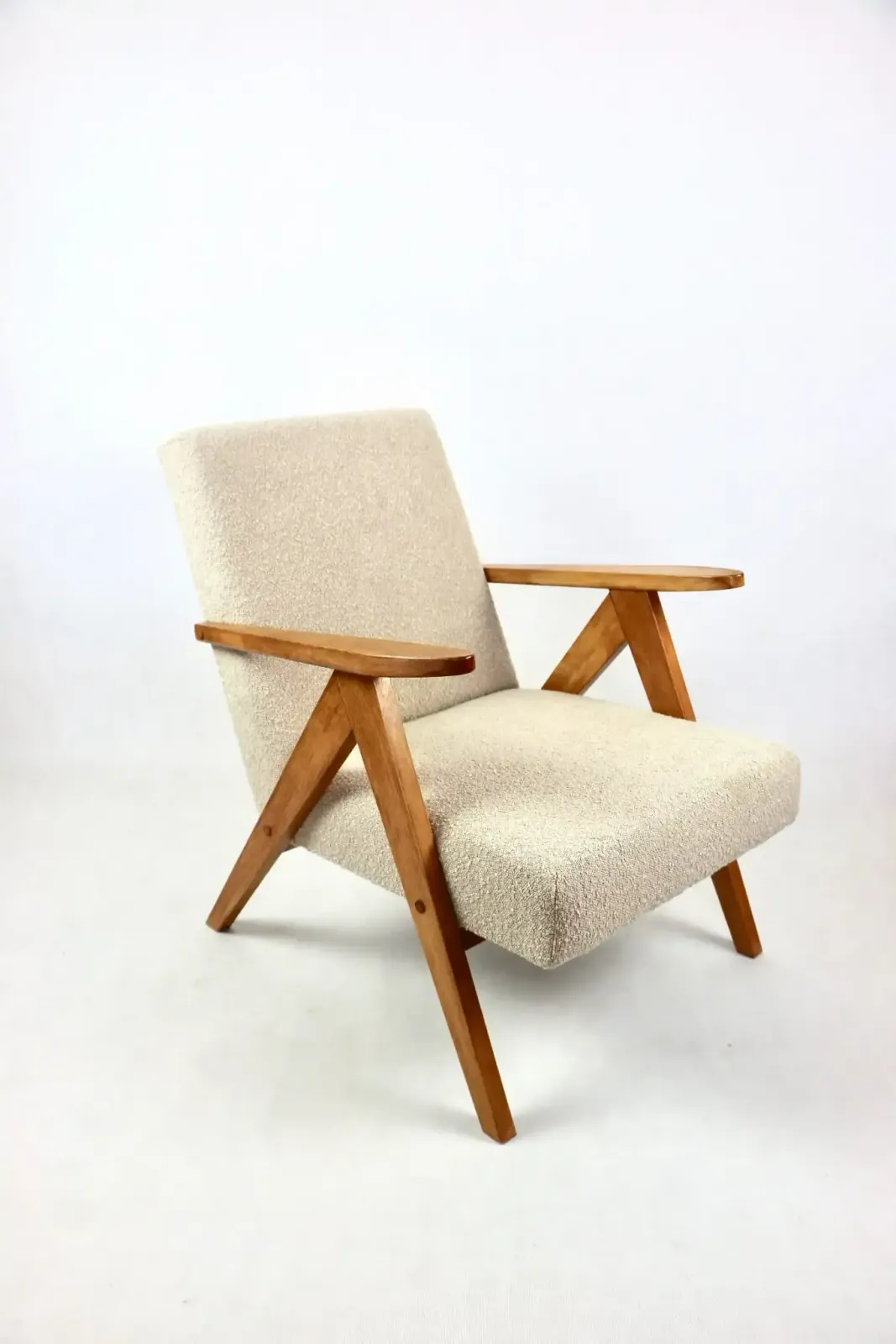Vintage B 310 Var Armchair, Beige Bouclé Structure, 1970s   2 Pieces Available   Light Wood photo vintage