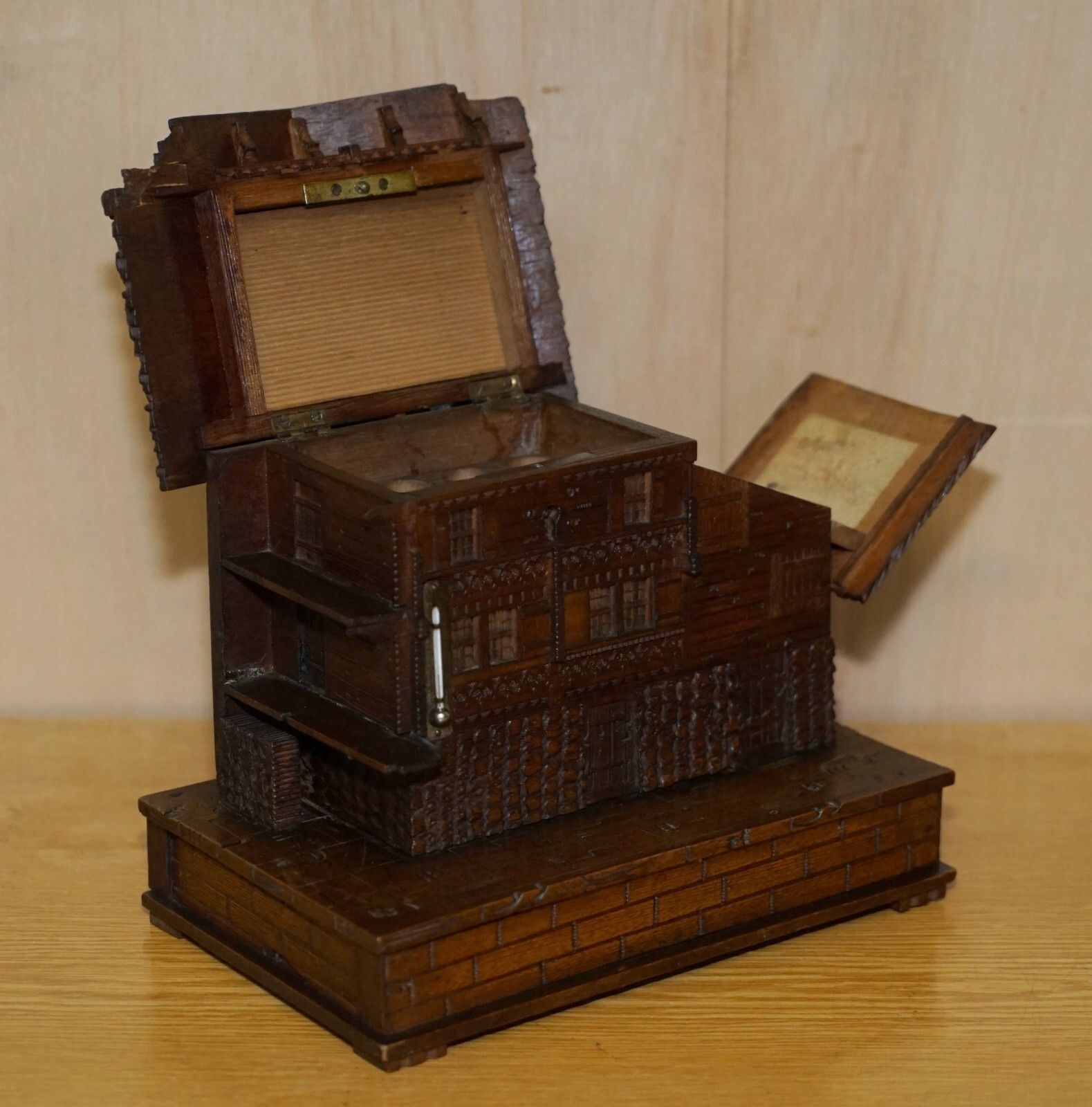 photo vintage Stunning Original Antique Hand Carved Black Forest Wood Cigar Box Humidor House