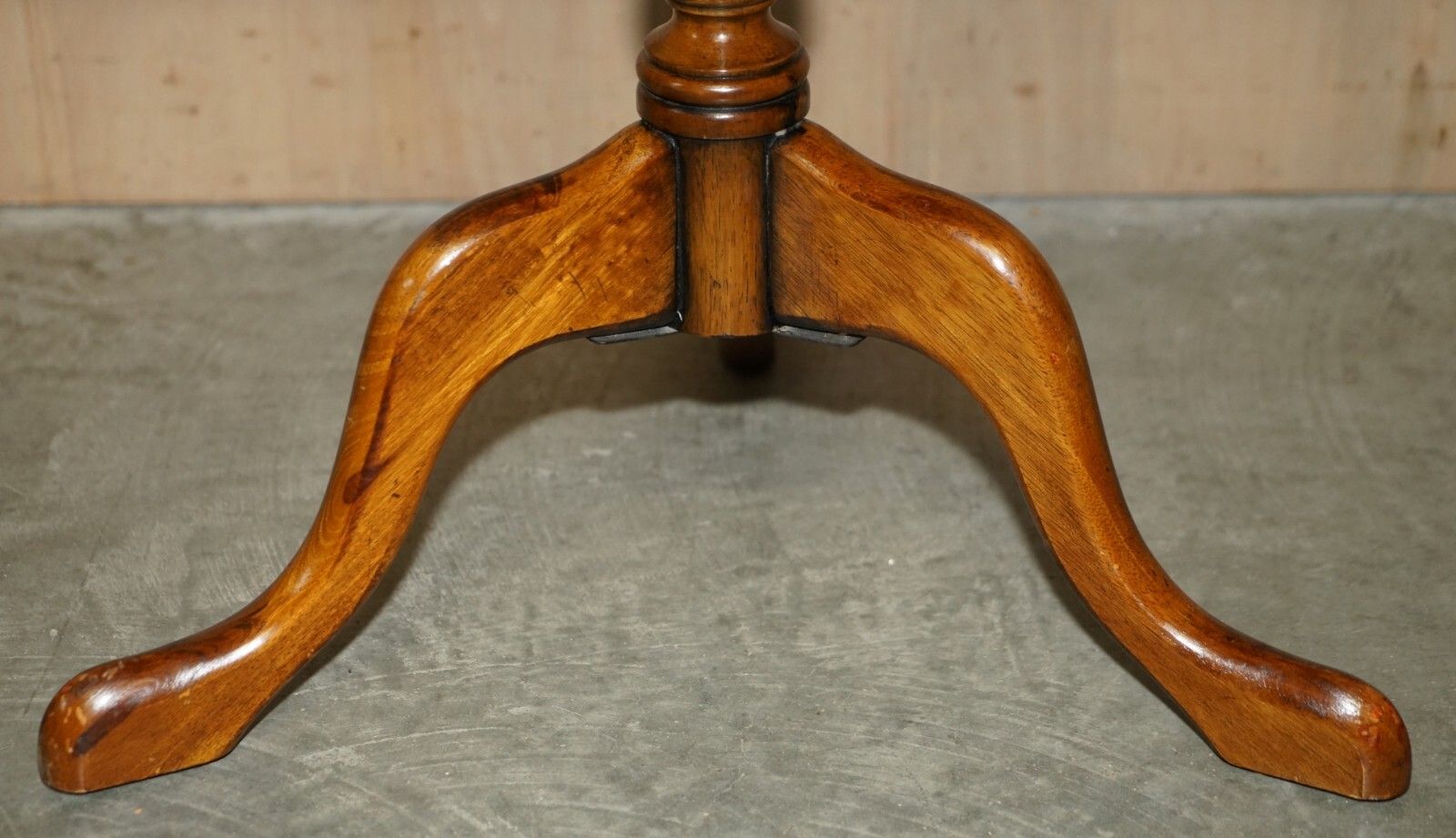 Victorian Hand Carved Pollard Oak Tilt Top Tripod Wine Side End Lamp Table photo 2750.0