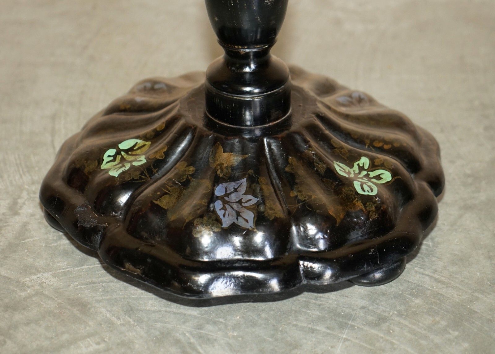 Stunning Antique Victorian 1860 Black Lacquer Mother Of Pearl Chess Games Table photo vinterior