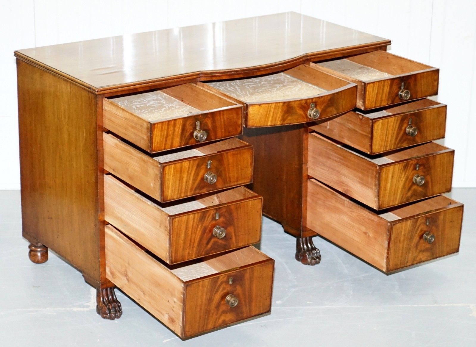photo furniture Exquisite Regency Period 1815 Mahogany Kneehole Desk With Lion Hairy Paw Feet