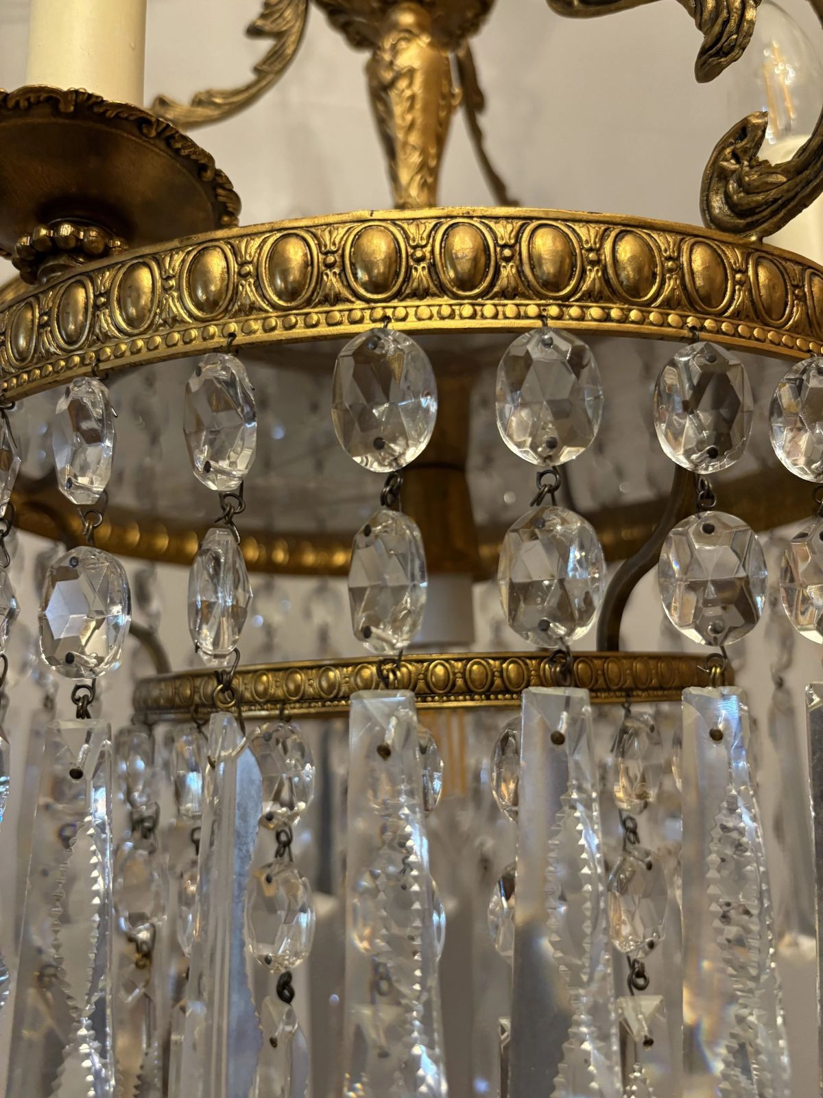 photo furniture Italian Chandelier In Gilded Bronze With Bohemian Crystals