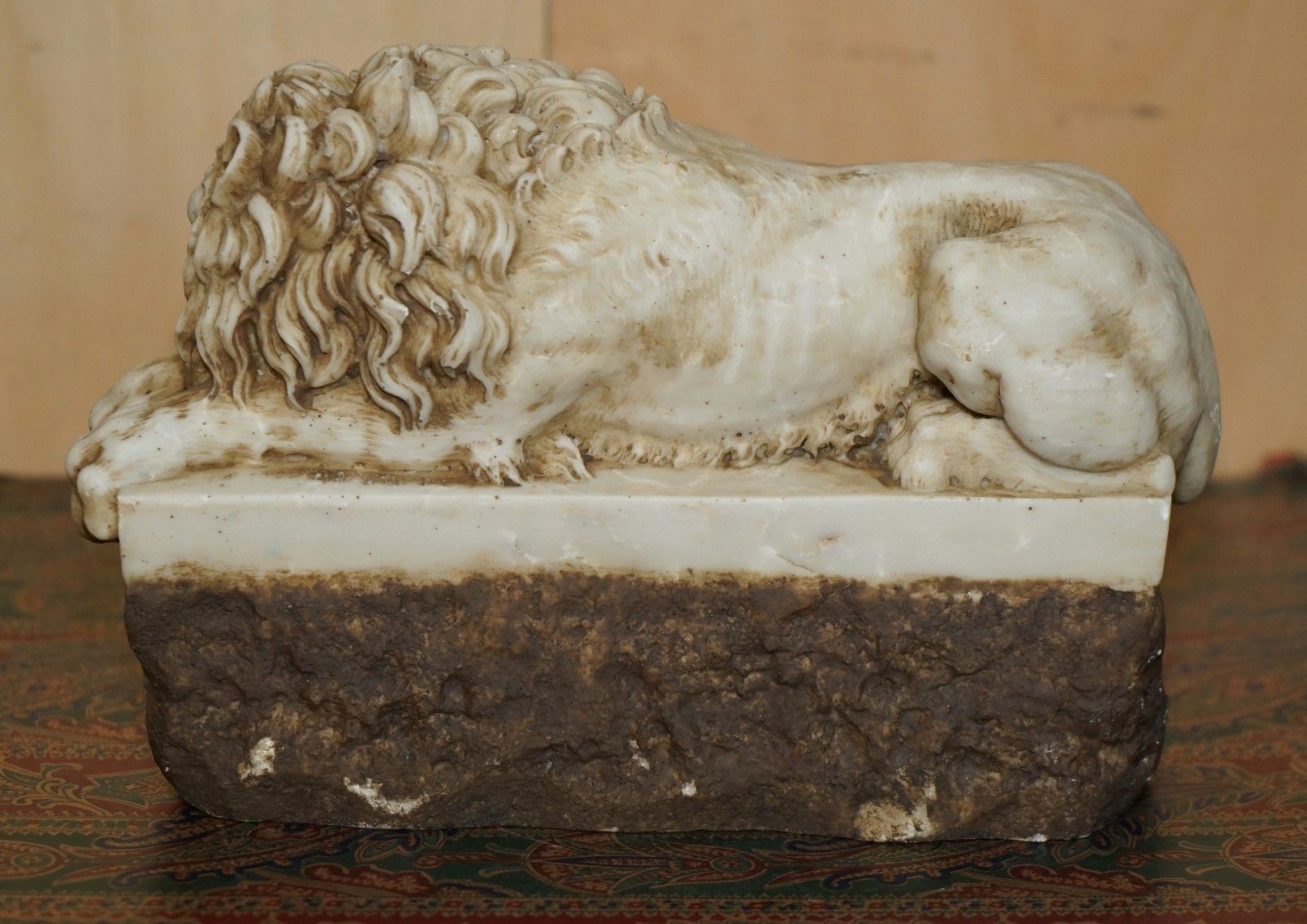 5351.0 Fine Pair Of Antique 19th Century Italian Alabaster Lions After Antonio Canova photo