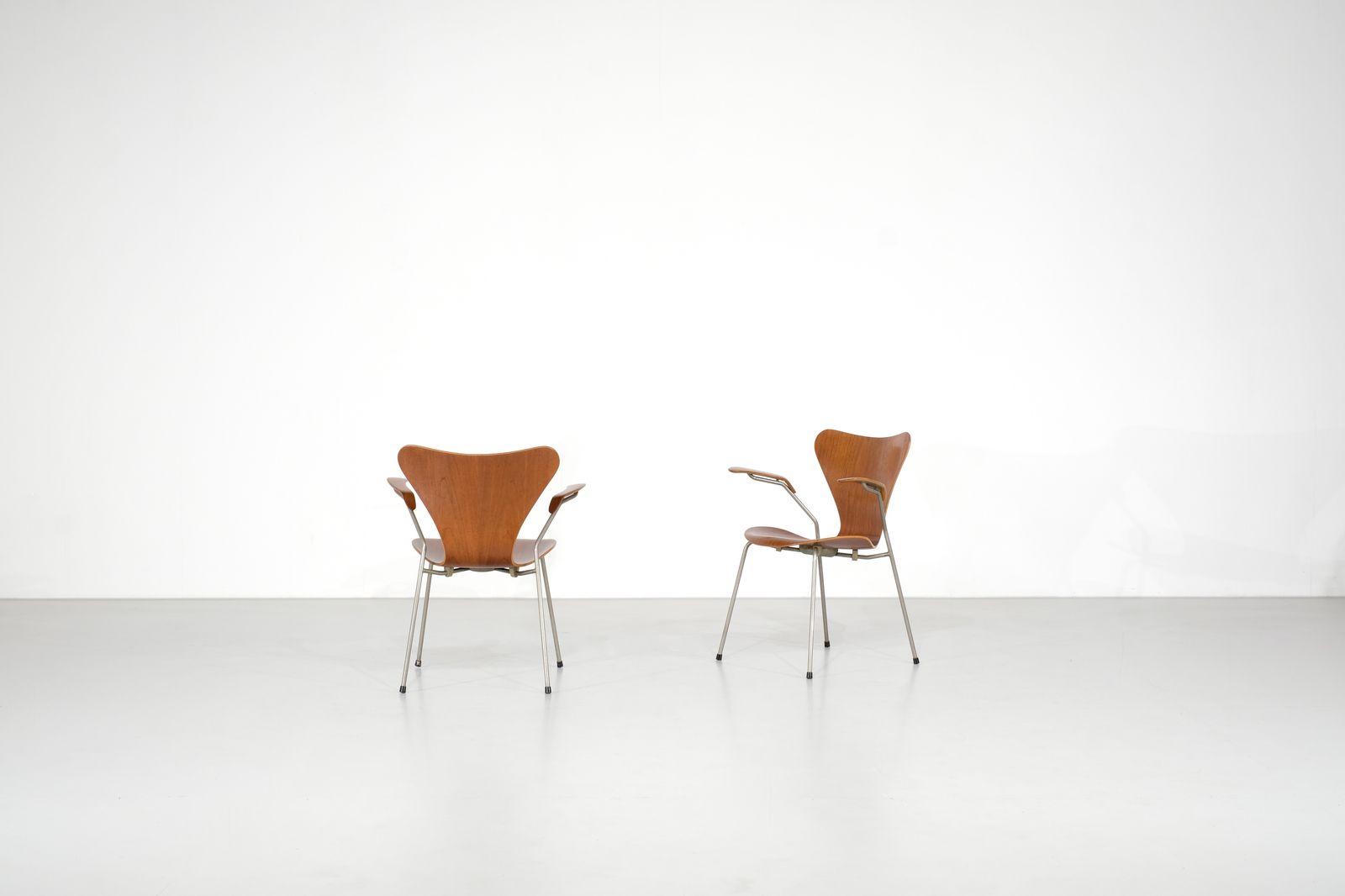 Chair Model " 3207 "In Wood By Arne Jacobsen For Fritz Hansen, Denmark 1955. photo Furniture