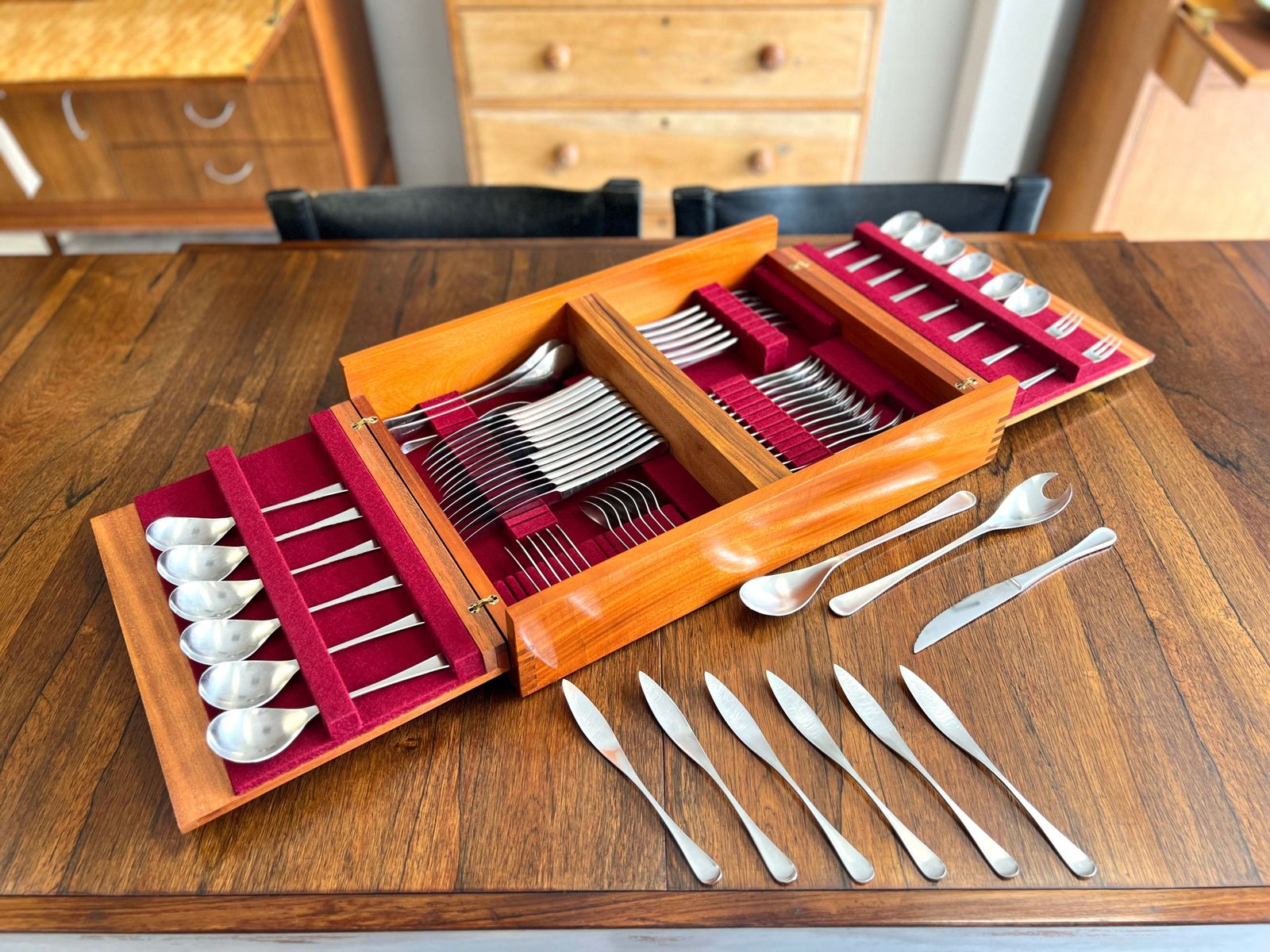 Robert Welch For Old Hall, 73 Piece Alveston Canteen In Rosewood Box