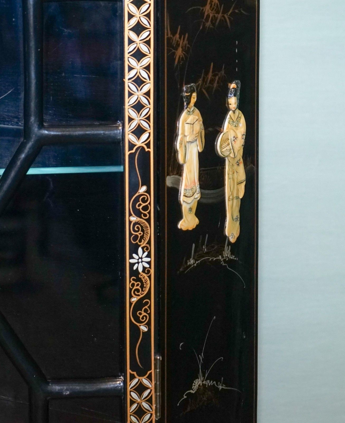 Furniture Elegant Vintage Black Lacquered Corner Cabinet Mother Pearl & Gilt Inlay photo