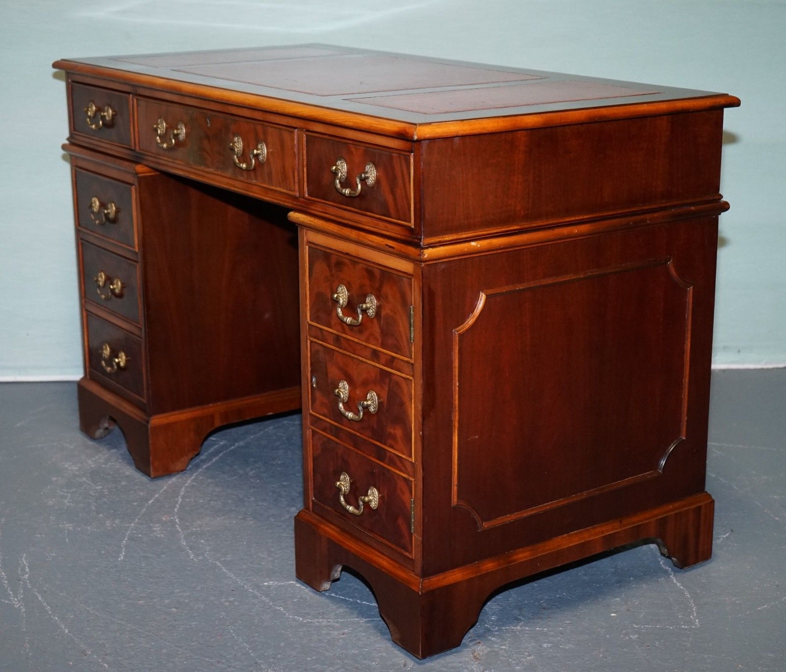 photo vinterior Maple Waring & Gillow Twin Pedestal Desk With Leather Top