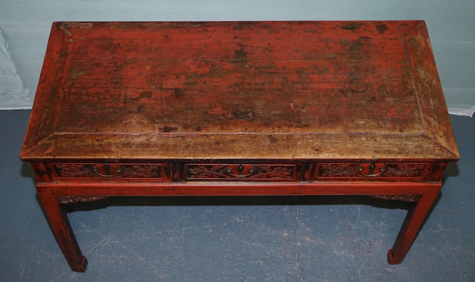 photo furniture 1800 Antique Qing Dynasty Lacquered Oriental Chinese Console Table Carved Floral