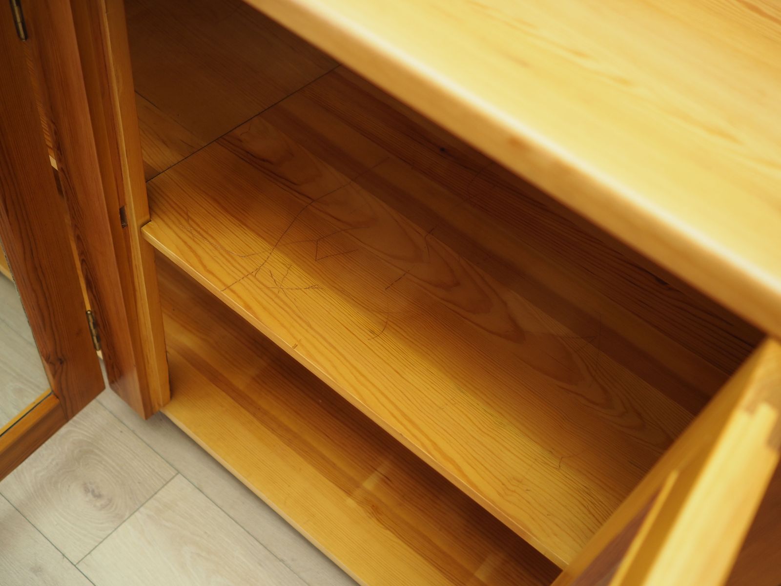 Pine Showcase, Danish Design, 1980s, Production: Denmark photo vinterior
