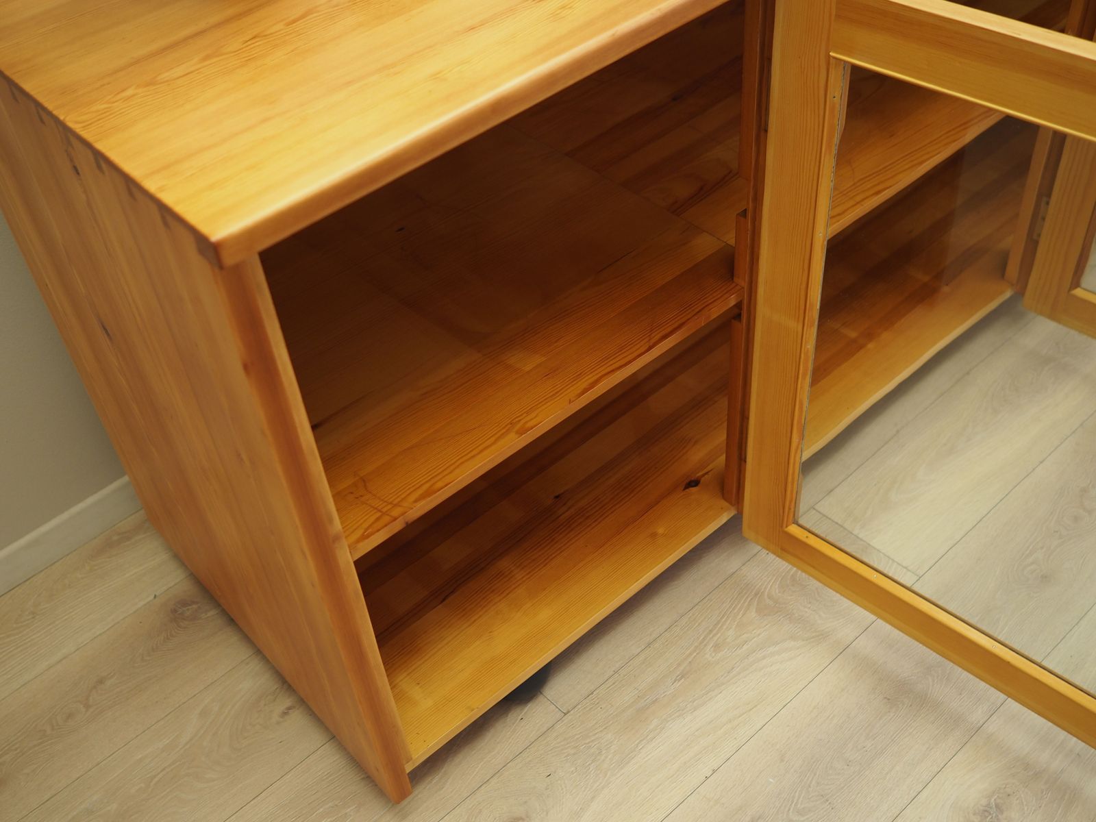 Pine Showcase, Danish Design, 1980s, Production: Denmark photo buy