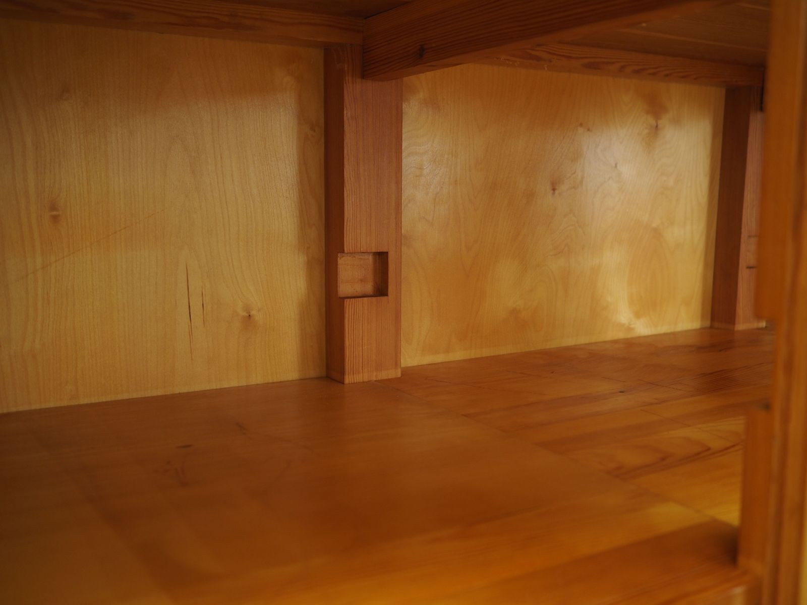 Pine Showcase, Danish Design, 1980s, Production: Denmark photo vintage