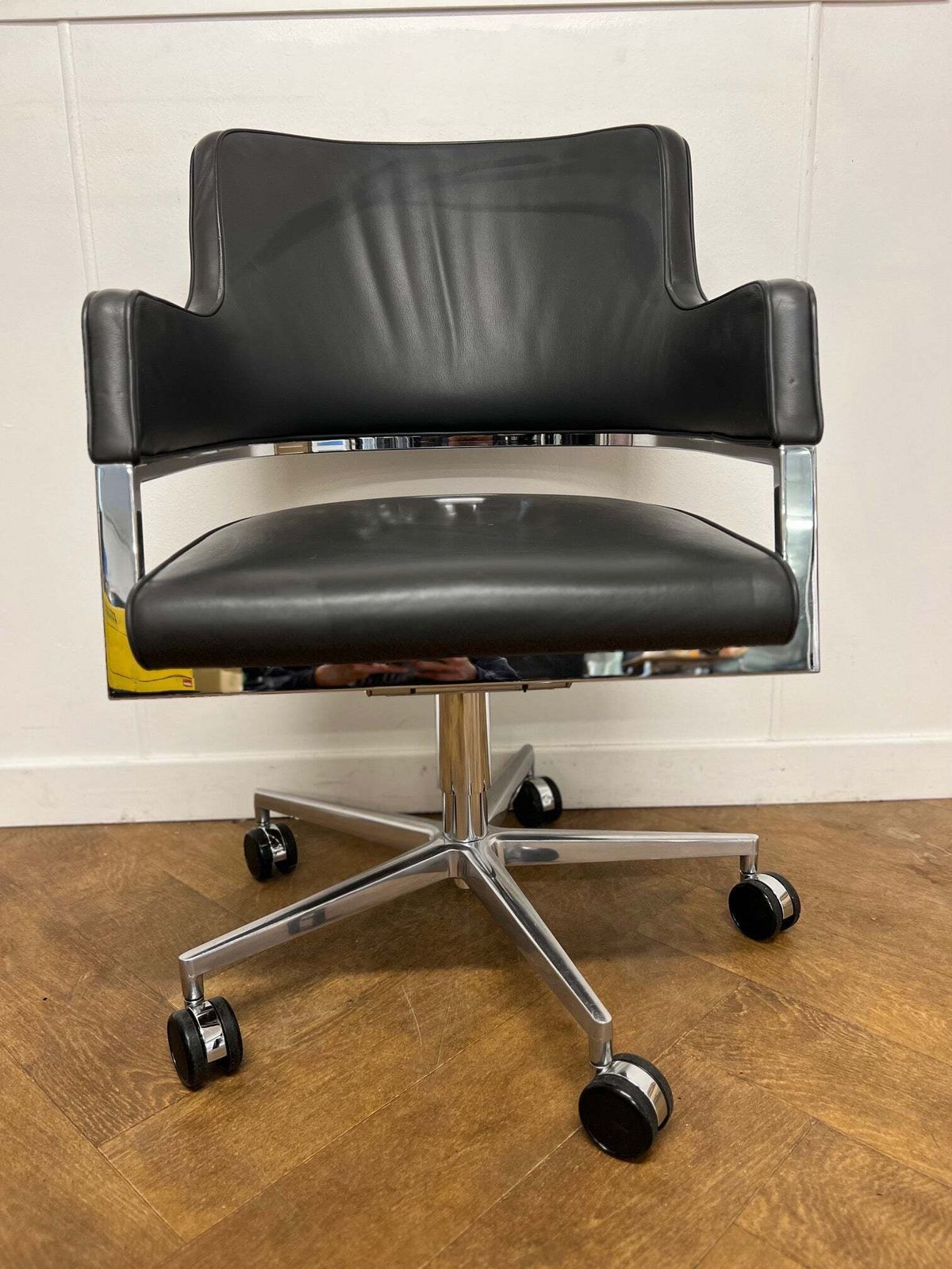 Used Brunner Tempus Dark Grey Leather Chromed Framed Meeting Chair On Wheels (18 X Available) photo furniture