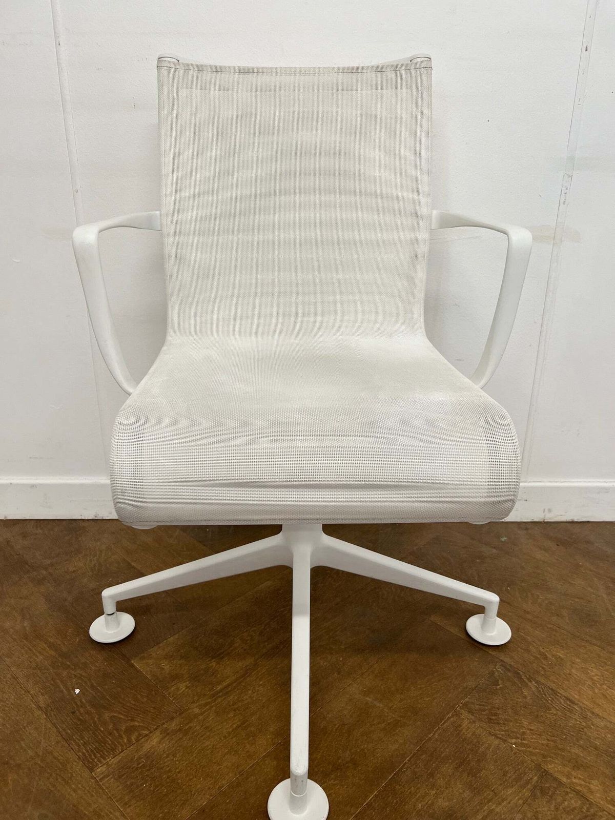 Used Alias 437 Meetingframe 44 Armrest Meeting Chair In White Mesh X 20 Available