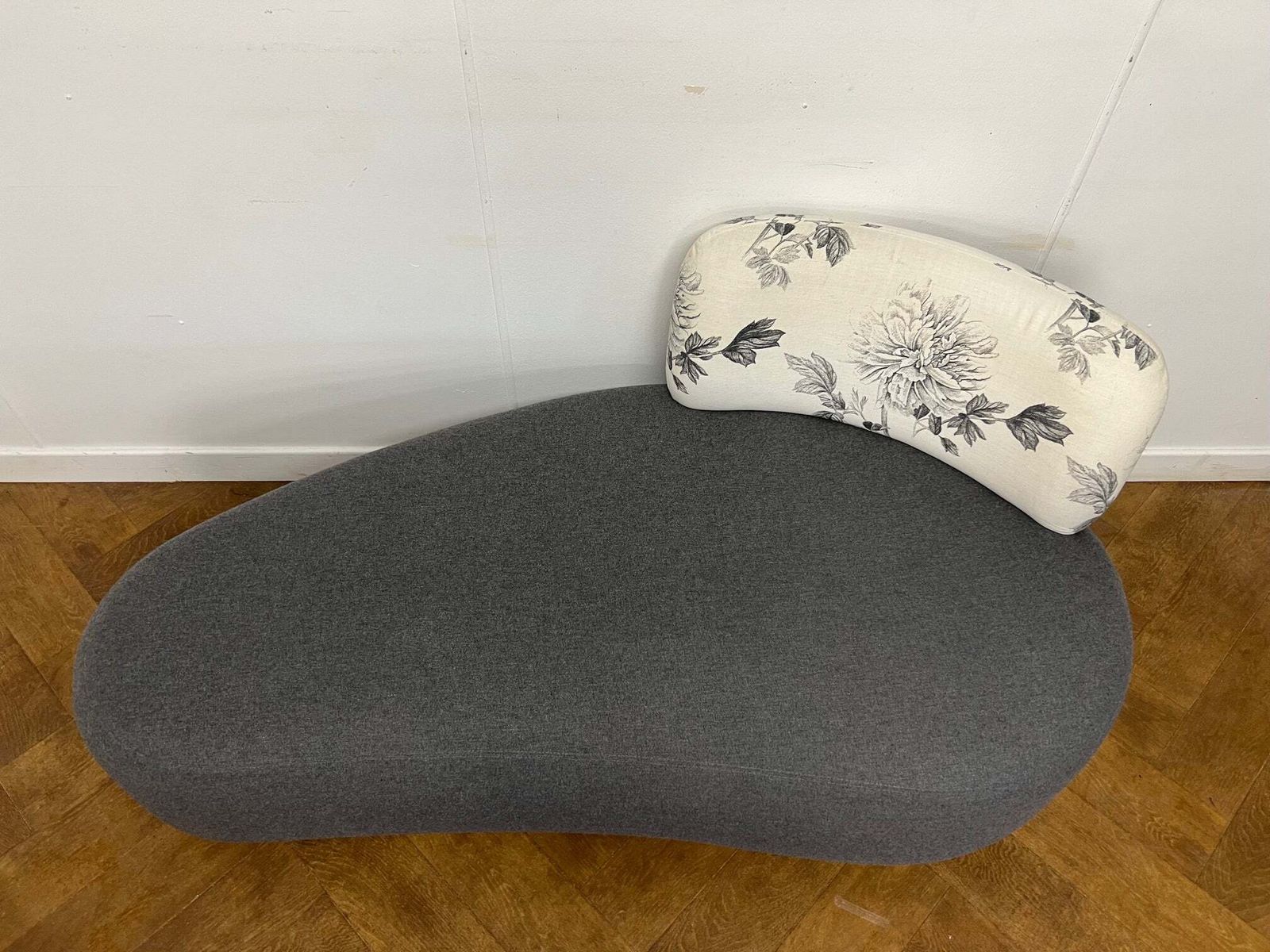 Used Hitch Mylius Floral Pattern Chaise Longue Reception/Breakout Seating photo Furniture