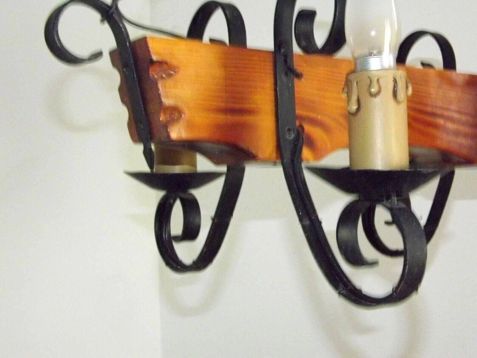 photo furniture Franse Vintage Rustieke Kroonluchter – 4 Lichts Handgesneden Hout & Smeedijzer – Landelijke Stijl – Handgemaakte Vintage Franse Lamp