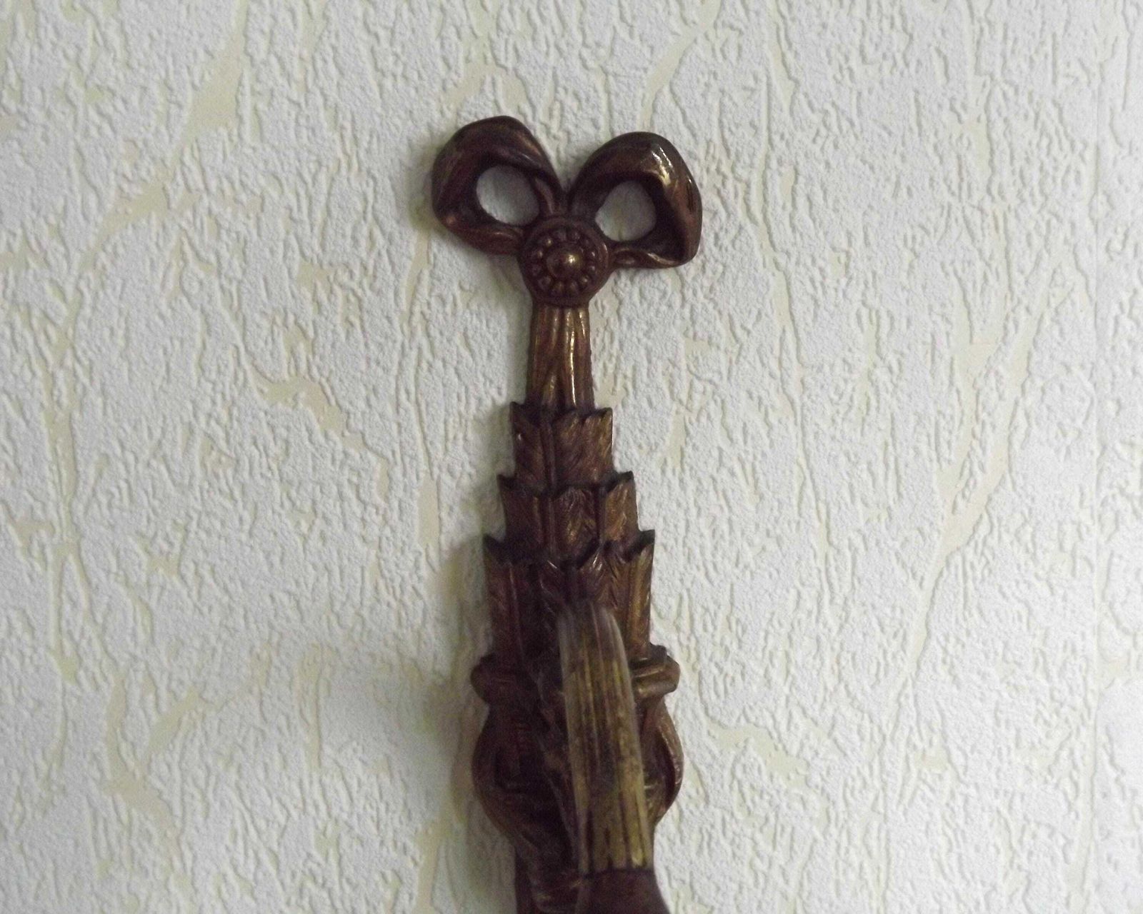 Applique murale de style Empire français en bronze, rubans et nœuds, abat-jour en verre froncé - Luminaire d'époque français. Applique Empire française. Abat-jour froncé photo Luminaires