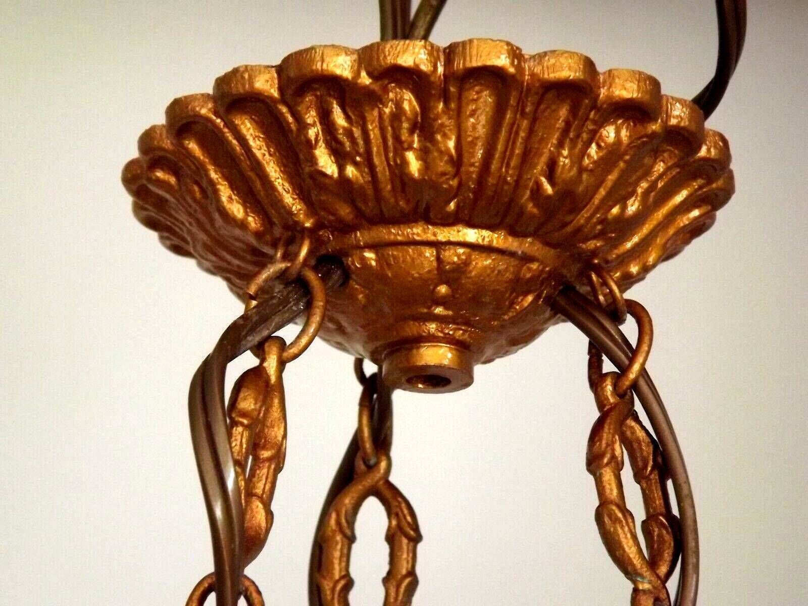 photo for sale Franse Vintage Cherub Kroonluchter – Antiekgouden Spelter 3 Lichts Armatuur. Putti Engelenverlichting – Franse Rococo Stijl Kroonluchter. Cherub Lamp