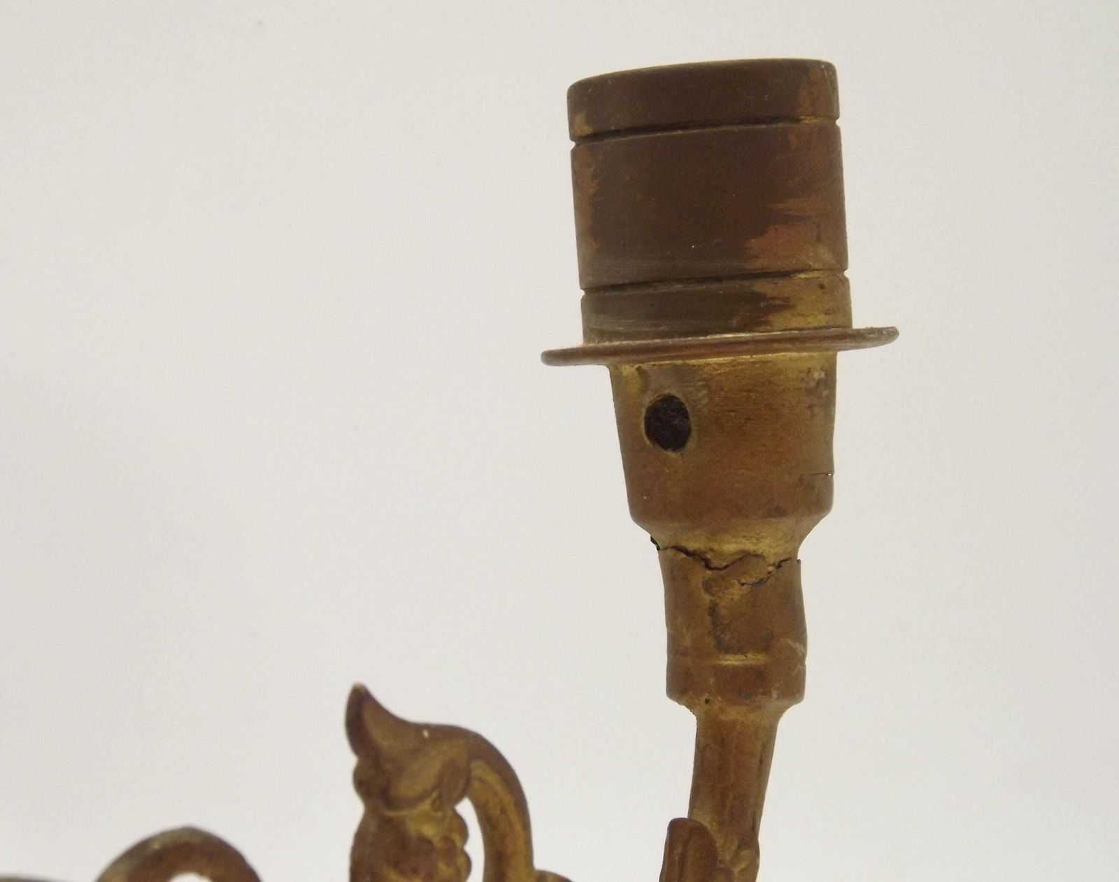 photo for sale Paire de grandes appliques d'époque à trois bras en bronze doré pour piano   Luminaires d'époque français. Appliques murales. Appliques bougeoirs en bronze.