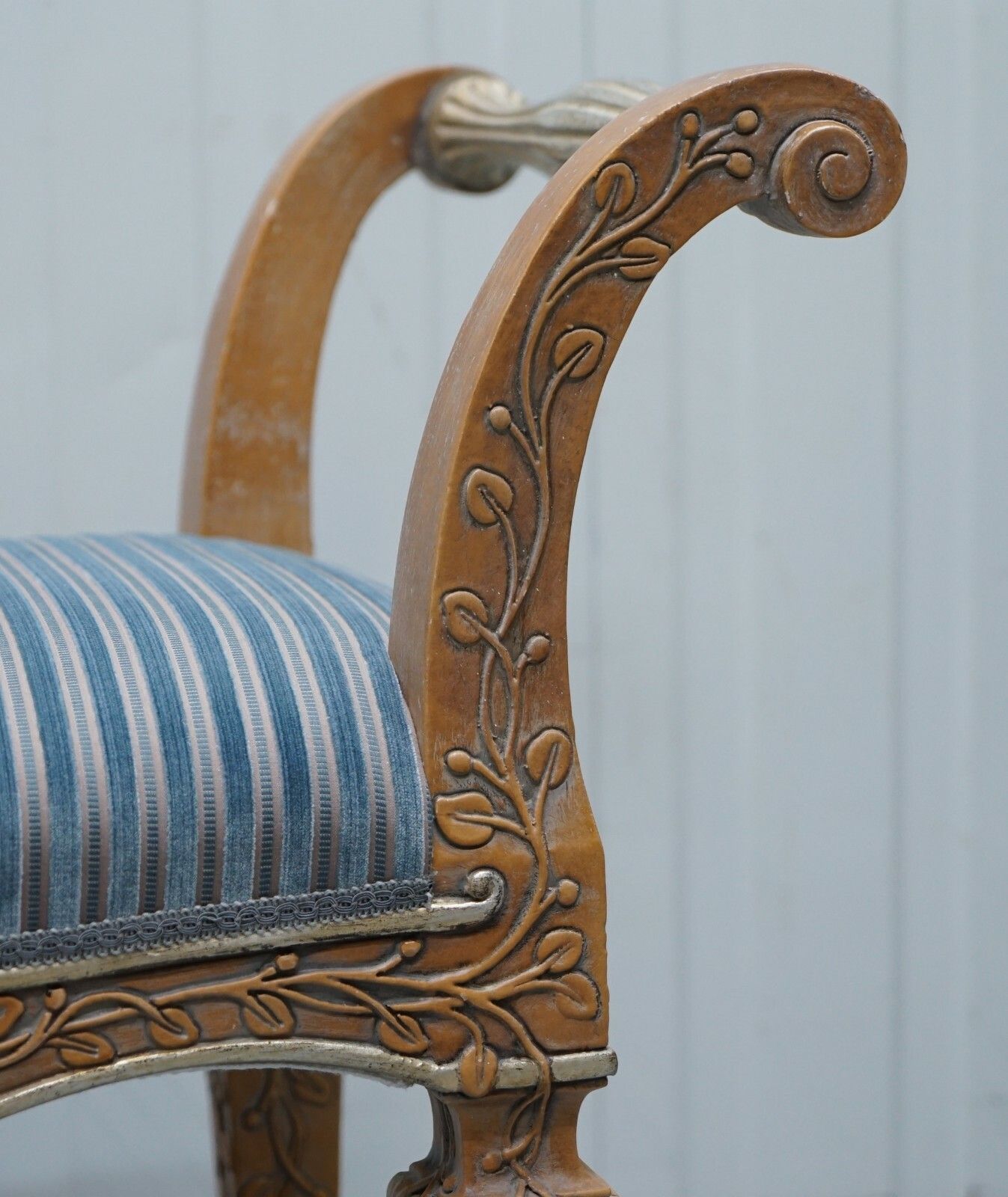 Lovely 18th Century Style Polychrome Painted Window Seat Ornate Floral Carvings photo vinterior