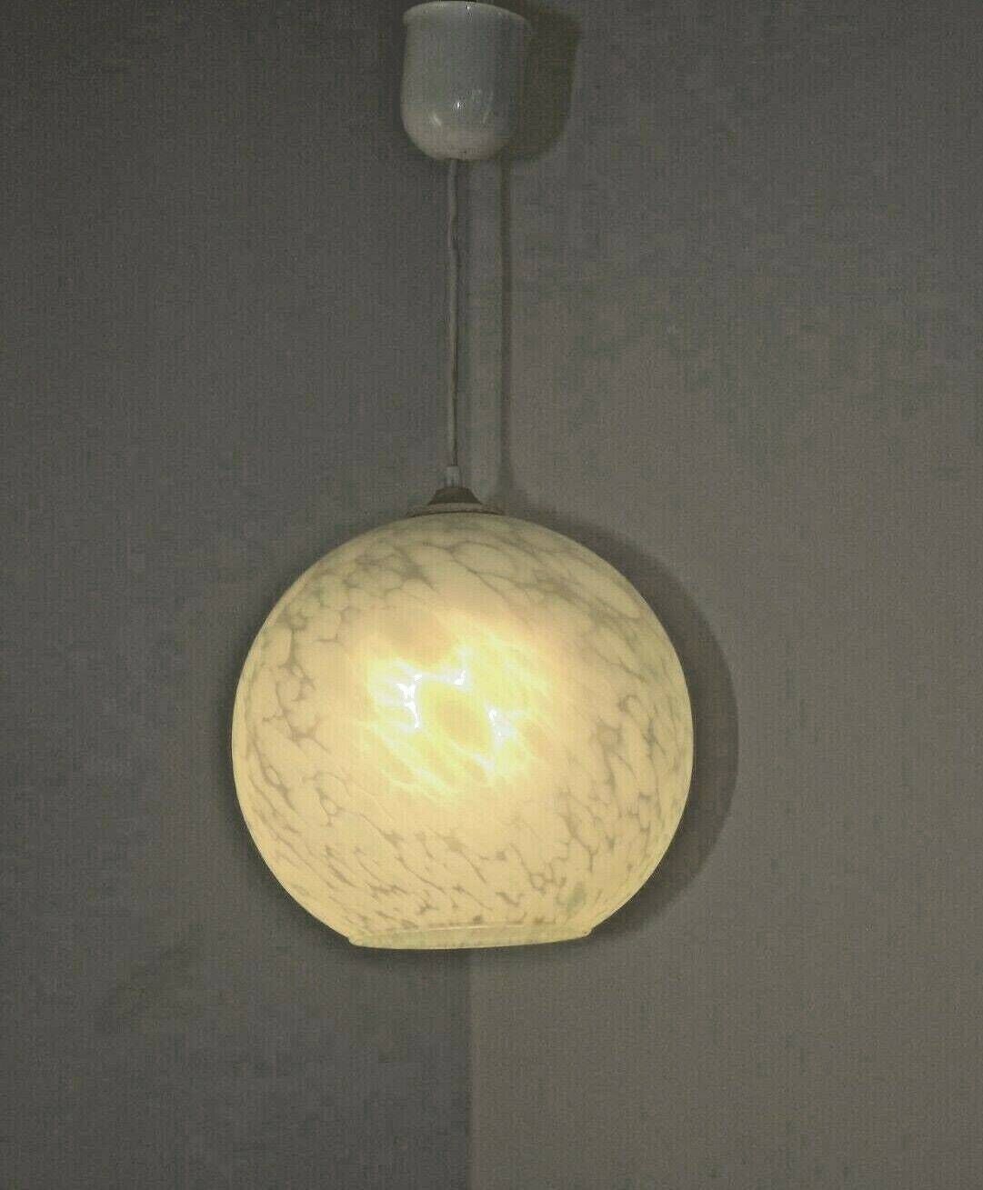 Suspension vintage française, abat-jour boule en verre Clichy blanc - Luminaire vintage français. Lampe boule. Suspension. photo 87.0