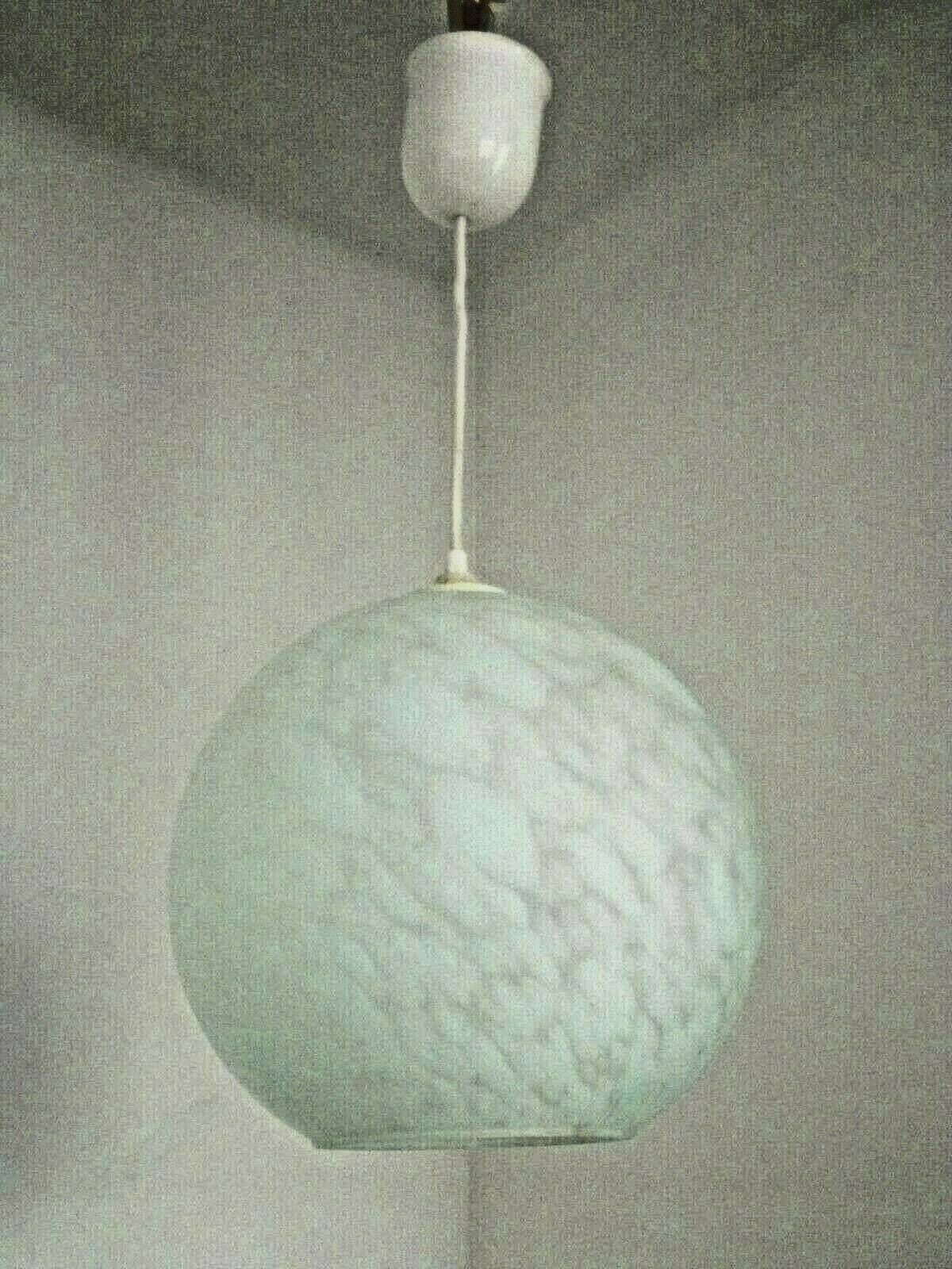 Suspension vintage française, abat-jour boule en verre Clichy blanc - Luminaire vintage français. Lampe boule. Suspension. photo buy