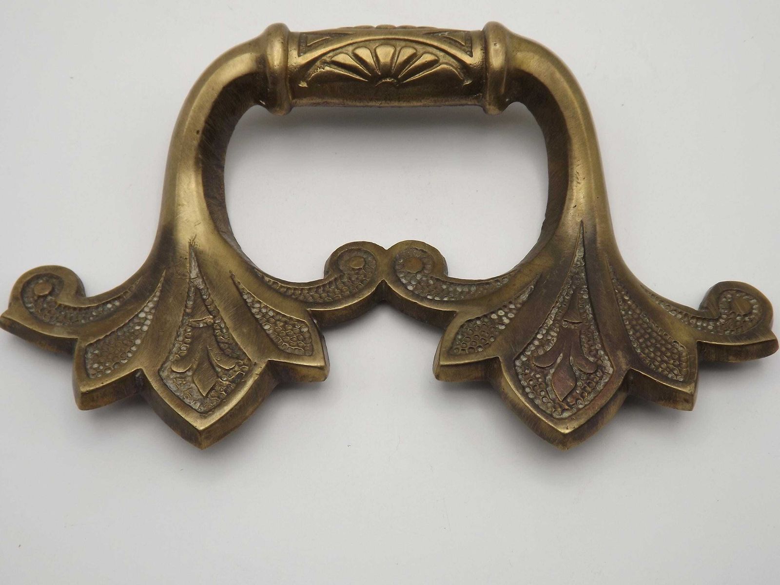 Paire de poignées de meuble françaises d'époque Art déco en laiton massif, en 2 tailles   Poignées françaises Art déco en laiton - Tirettes d'époque. photo buy